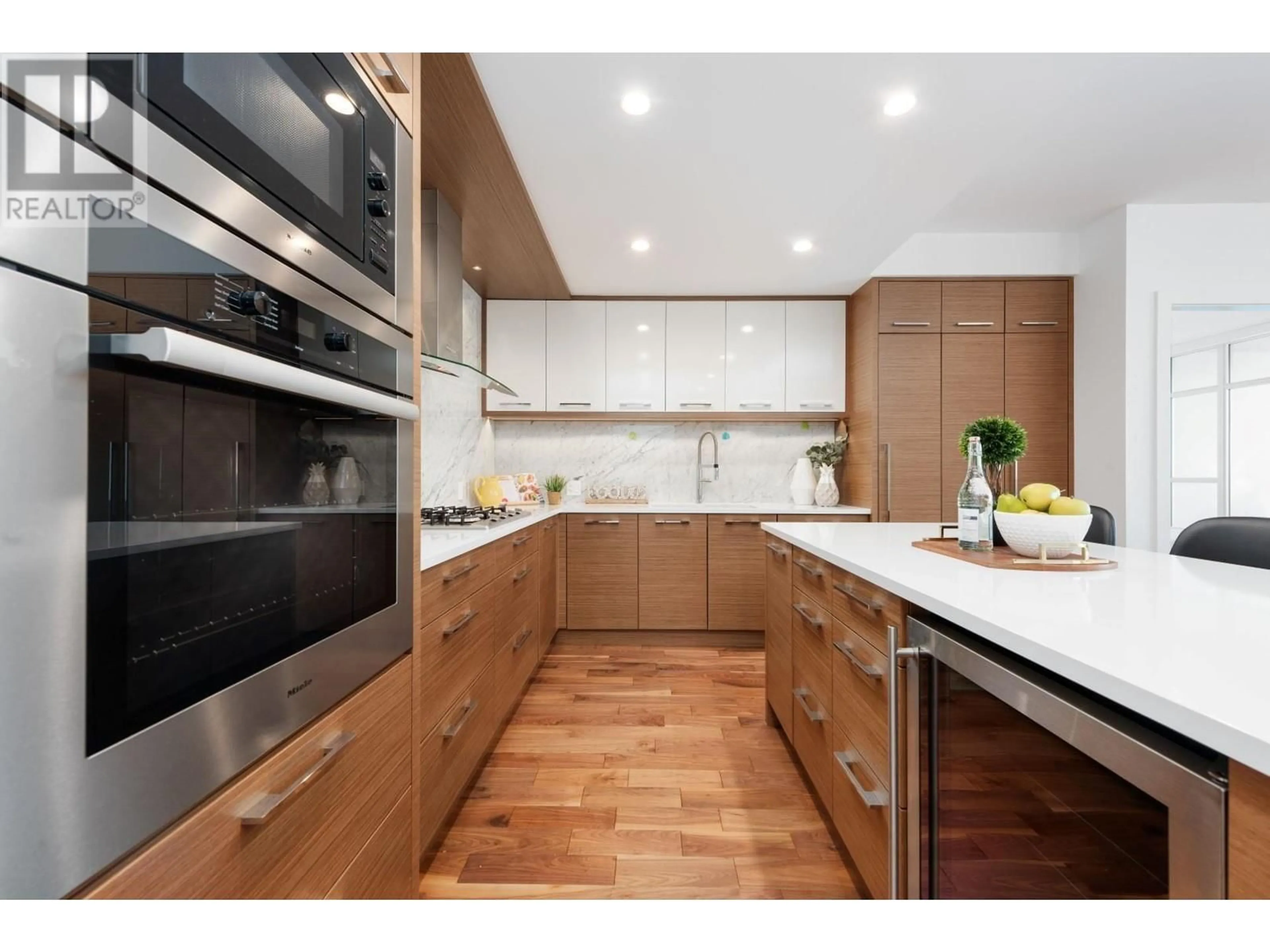 Contemporary kitchen, wood/laminate floor for 2301 - 4360 BERESFORD STREET, Burnaby British Columbia V5H0G2