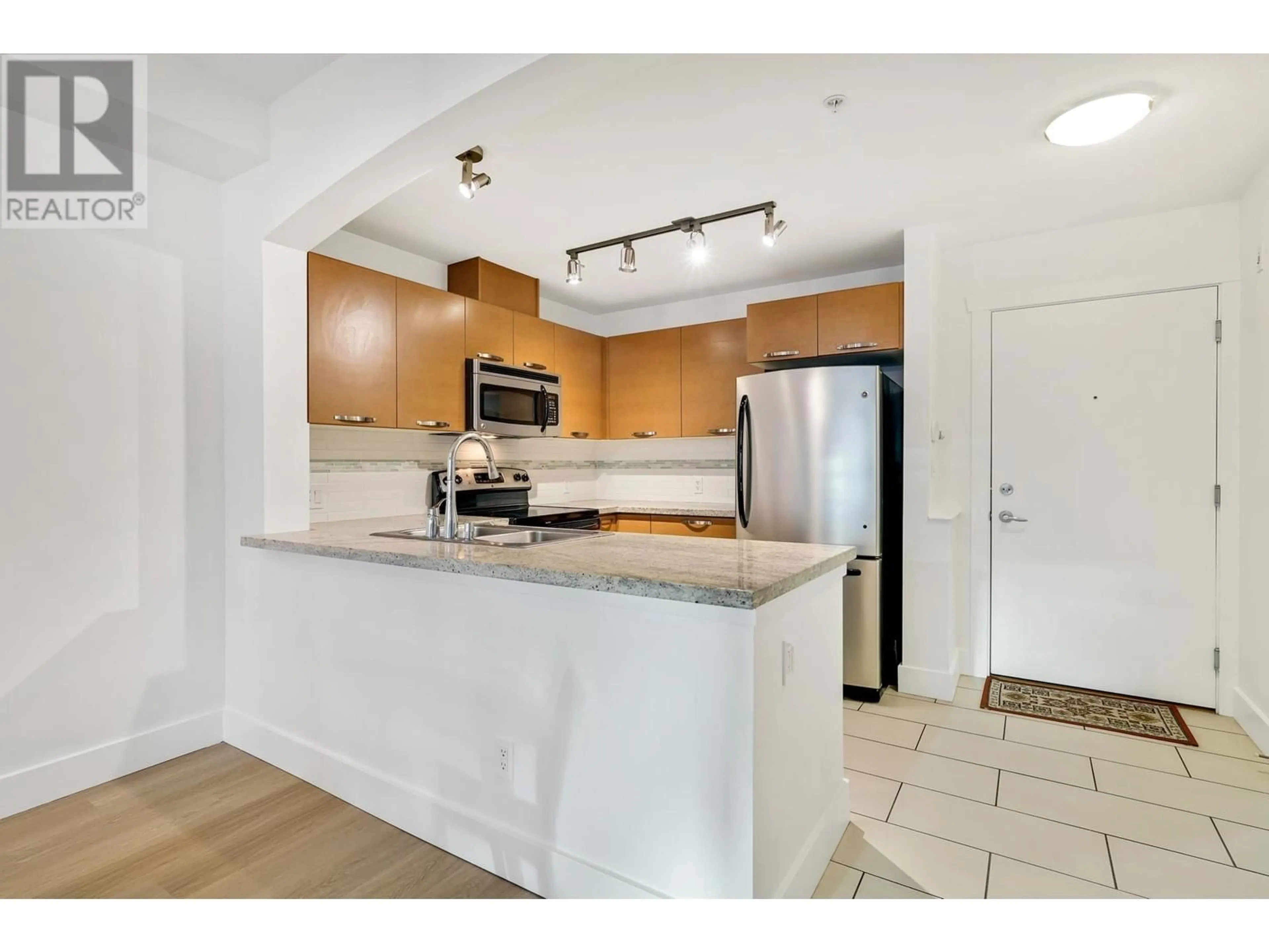 Standard kitchen, unknown for 407 7428 BYRNEPARK WALK, Burnaby British Columbia V3N0B4