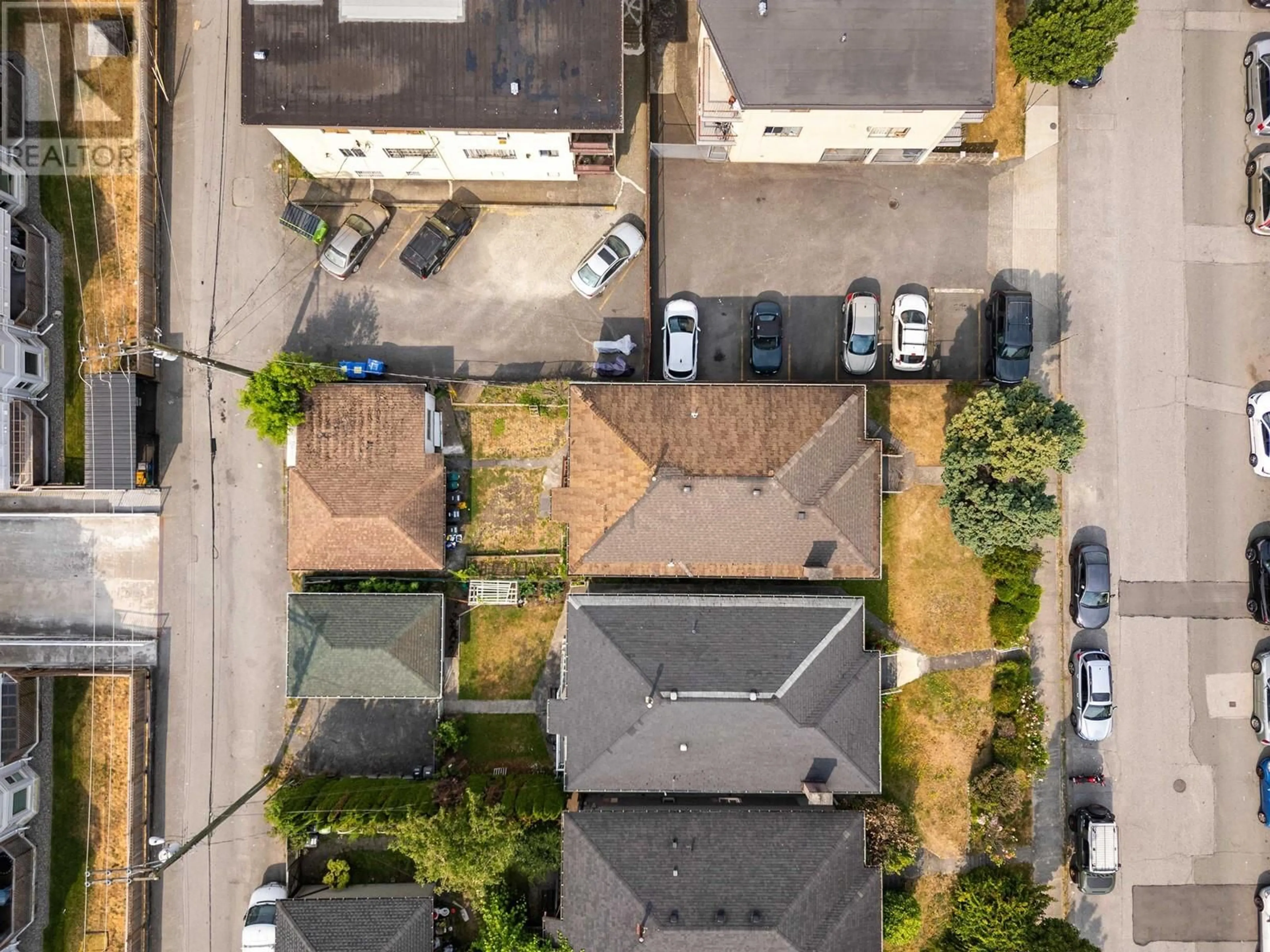 A pic from outside/outdoor area/front of a property/back of a property/a pic from drone, street for 1632 E PENDER STREET, Vancouver British Columbia V5L1W3