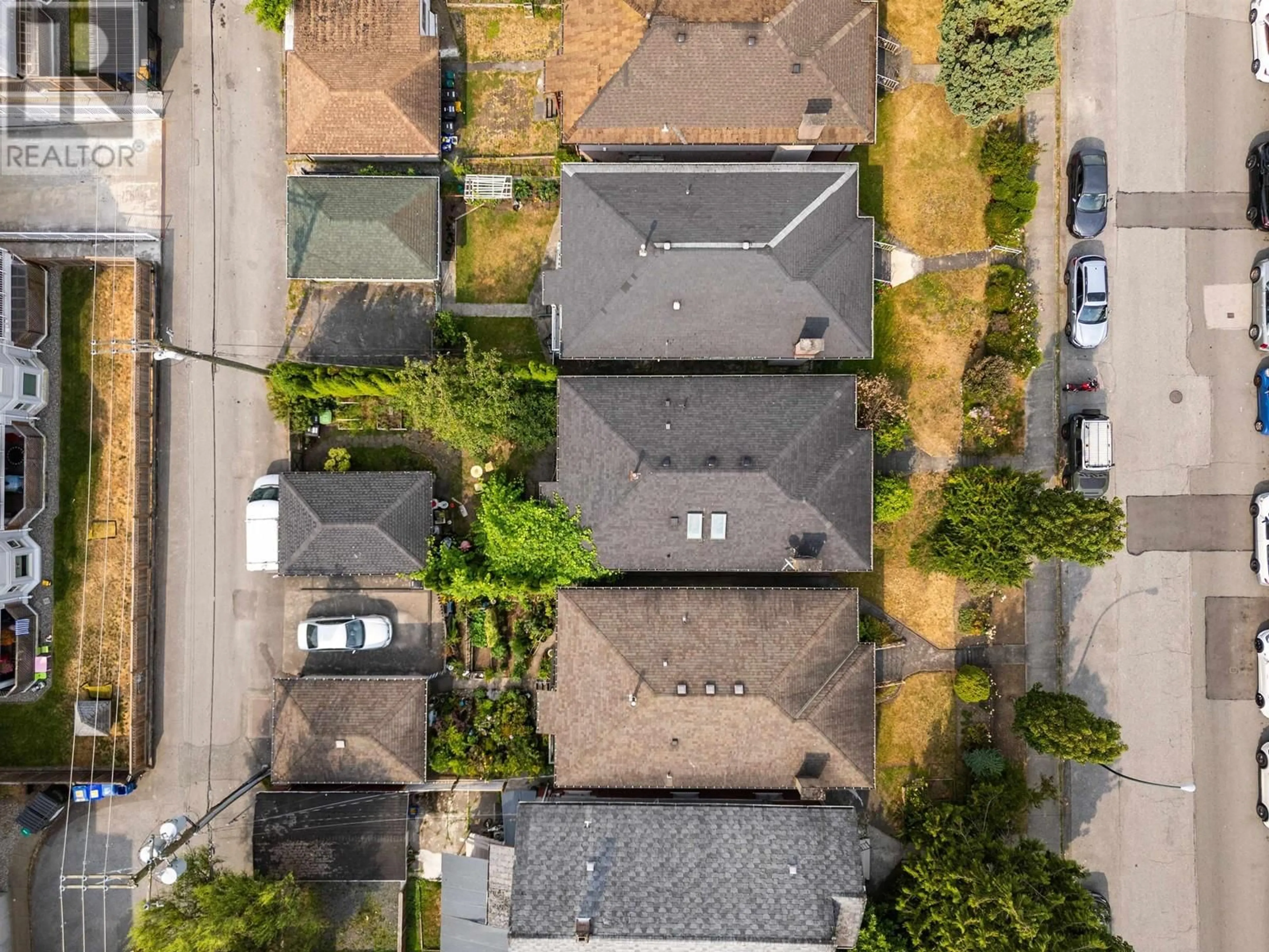 A pic from outside/outdoor area/front of a property/back of a property/a pic from drone, street for 1642 E PENDER STREET, Vancouver British Columbia V5L1W3