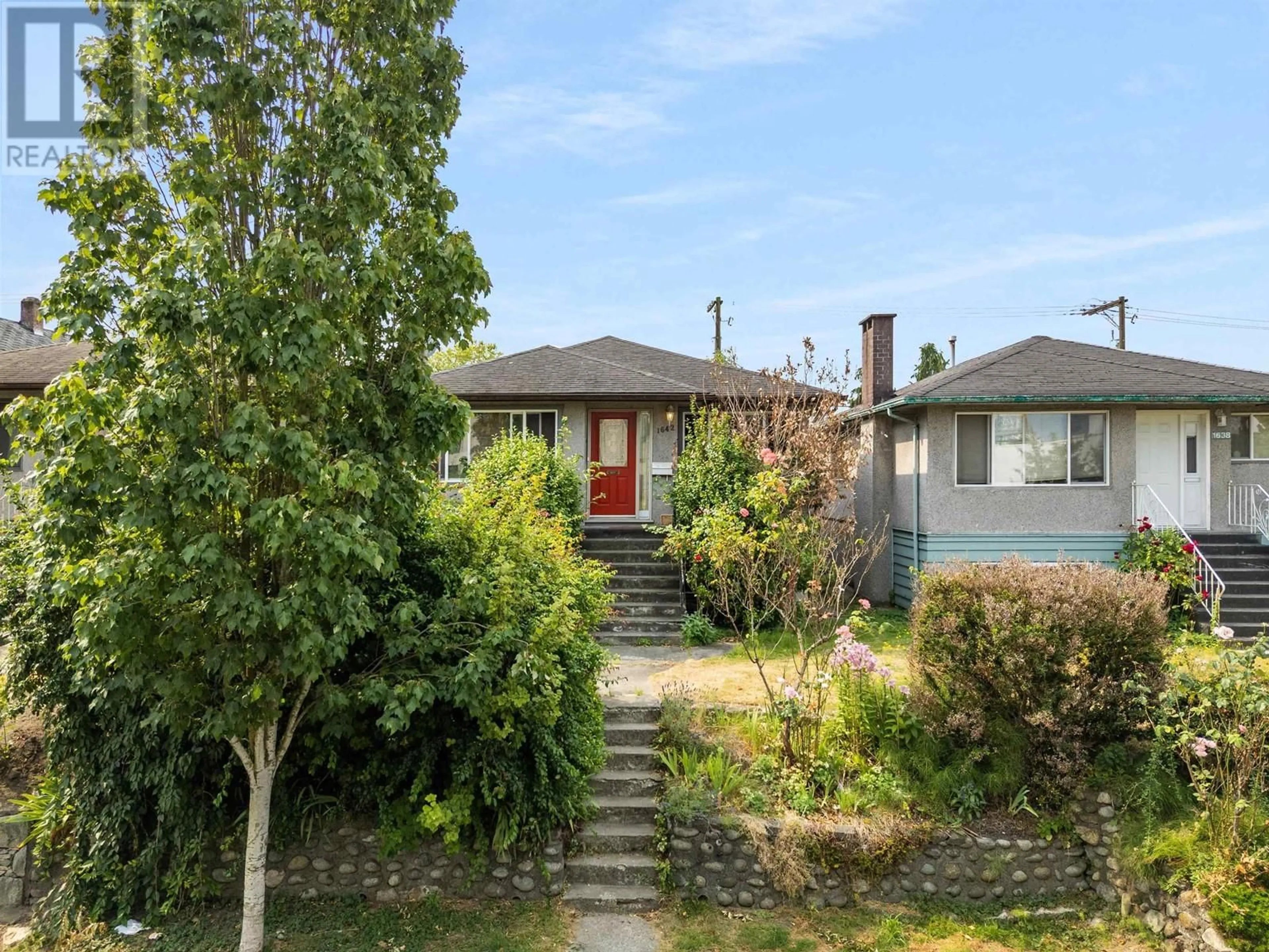 A pic from outside/outdoor area/front of a property/back of a property/a pic from drone, street for 1642 E PENDER STREET, Vancouver British Columbia V5L1W3