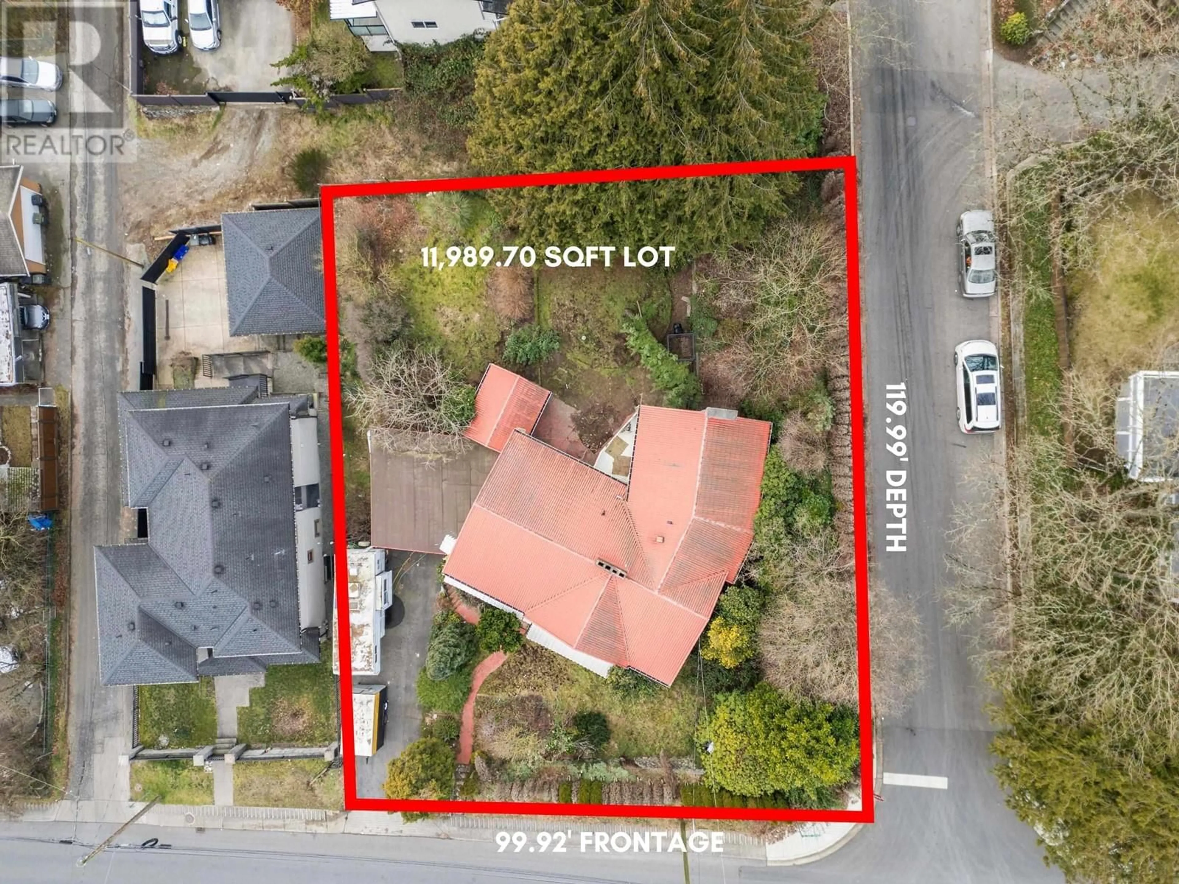 A pic from outside/outdoor area/front of a property/back of a property/a pic from drone, street for 8515 ROYAL OAK AVENUE, Burnaby British Columbia V5J4L5