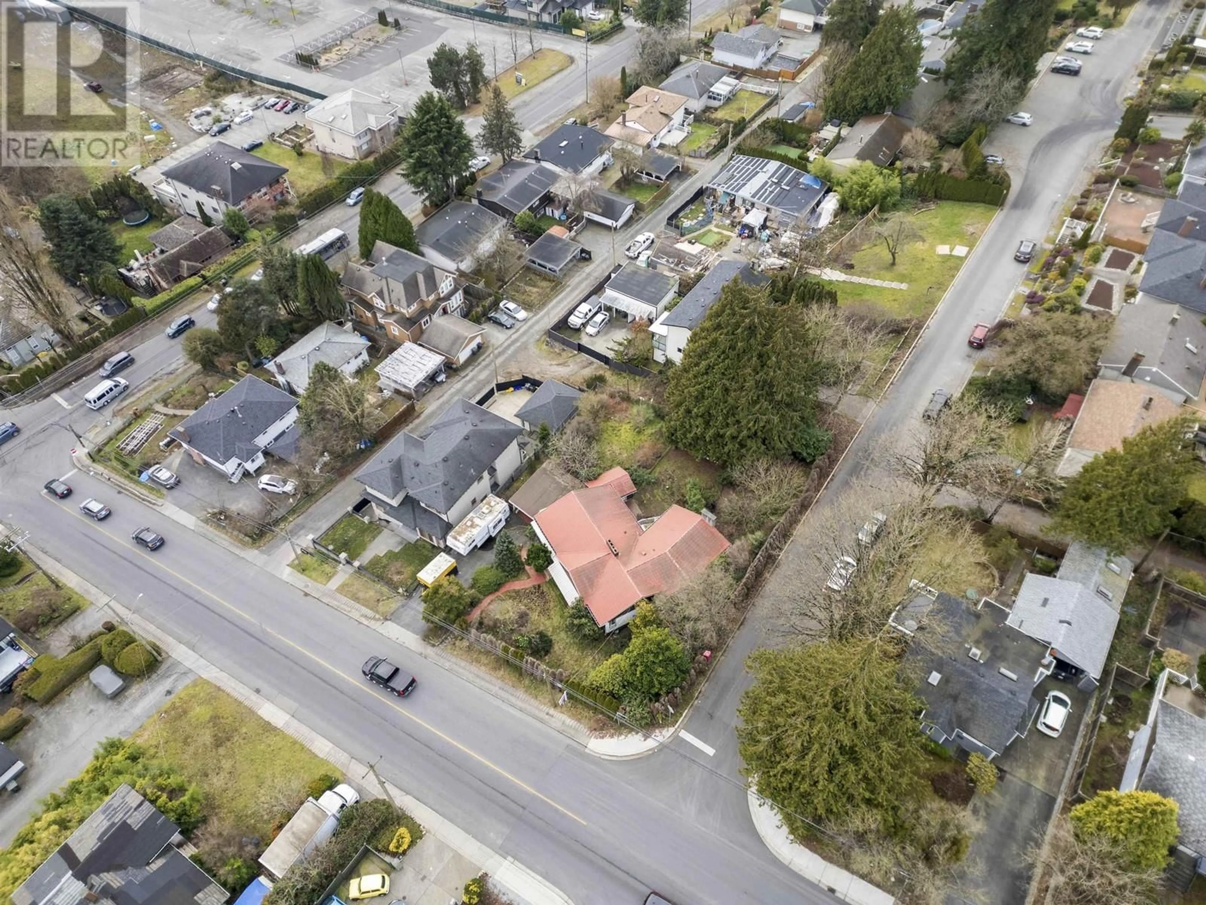 A pic from outside/outdoor area/front of a property/back of a property/a pic from drone, street for 8515 ROYAL OAK AVENUE, Burnaby British Columbia V5J4L5