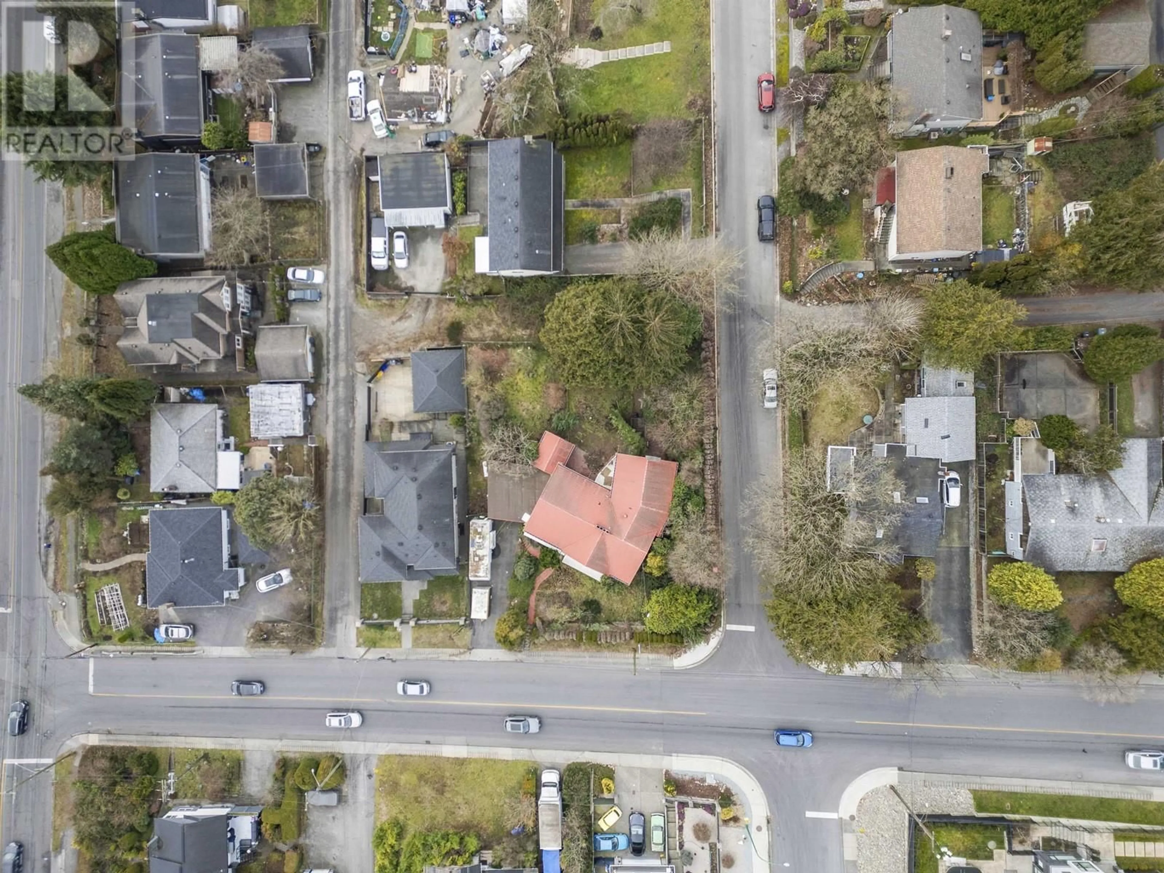 A pic from outside/outdoor area/front of a property/back of a property/a pic from drone, street for 8515 ROYAL OAK AVENUE, Burnaby British Columbia V5J4L5