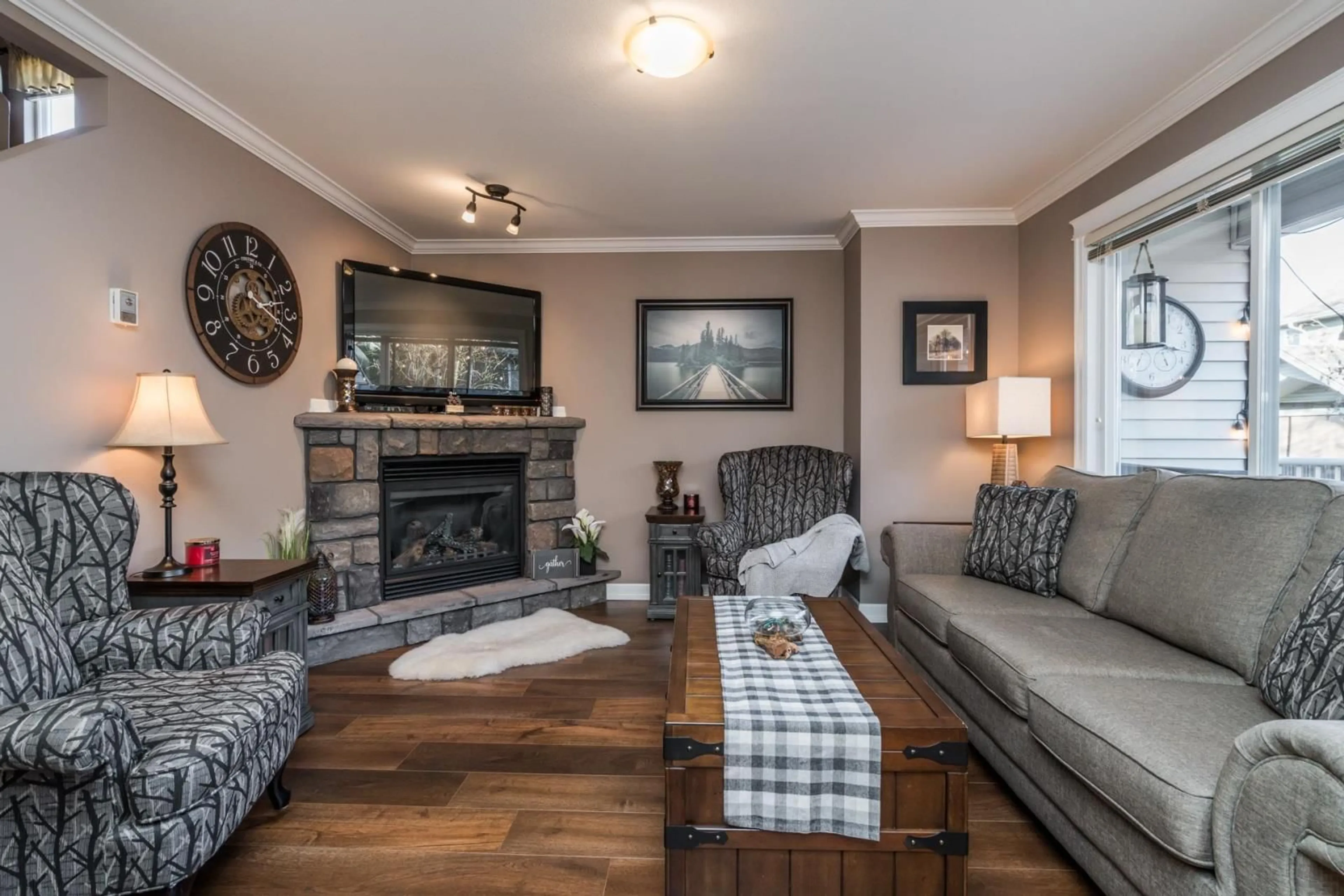 Living room with furniture, wood/laminate floor for 26 46778 HUDSON ROAD|Promontory, Chilliwack British Columbia V2R0K4