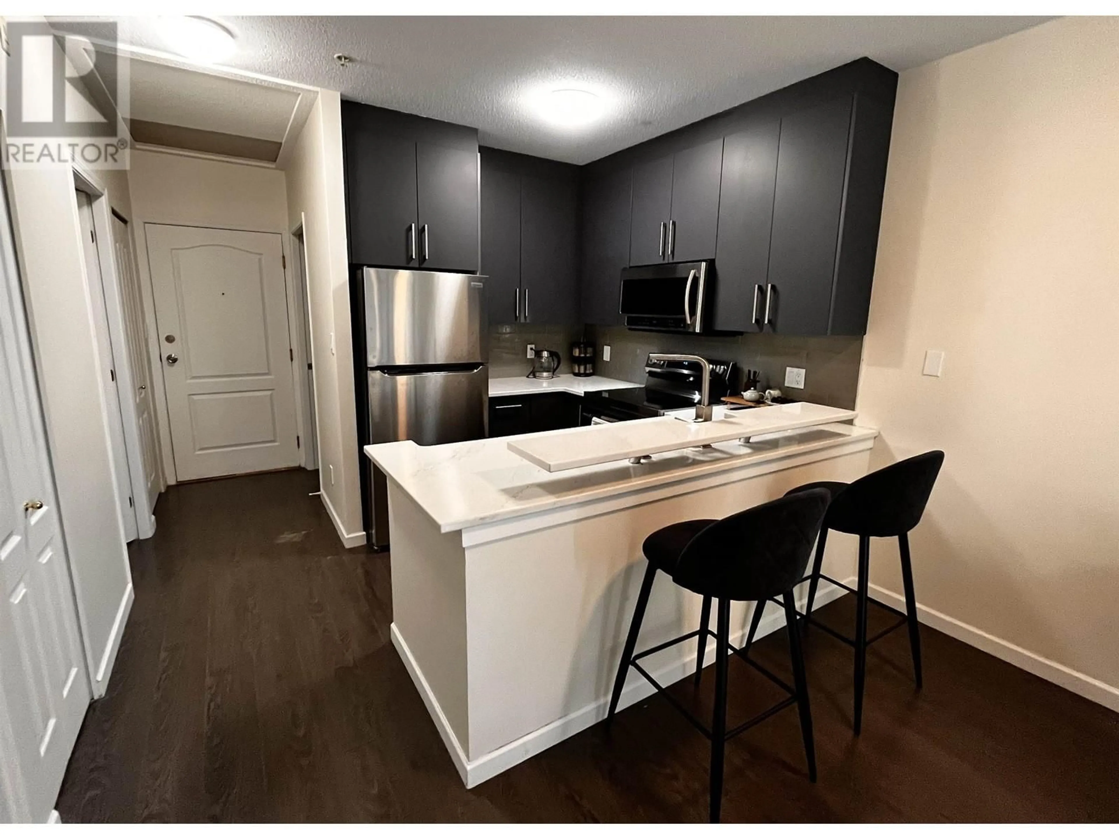 Standard kitchen, wood/laminate floor for 709 1177 HORNBY STREET, Vancouver British Columbia V5Z2M9