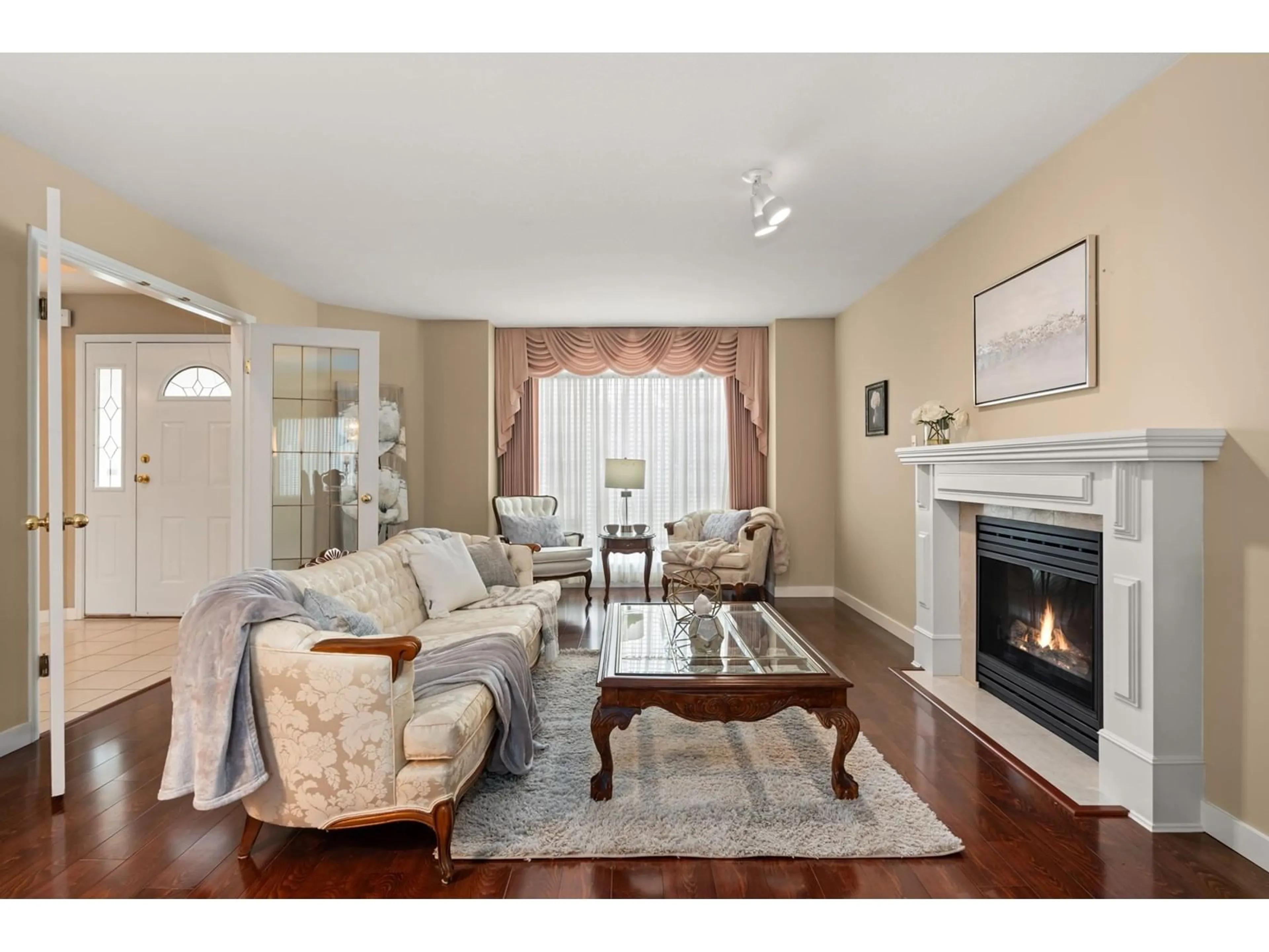 Living room with furniture, wood/laminate floor for 10525 HARROGATE DRIVE, Delta British Columbia V4C8E1