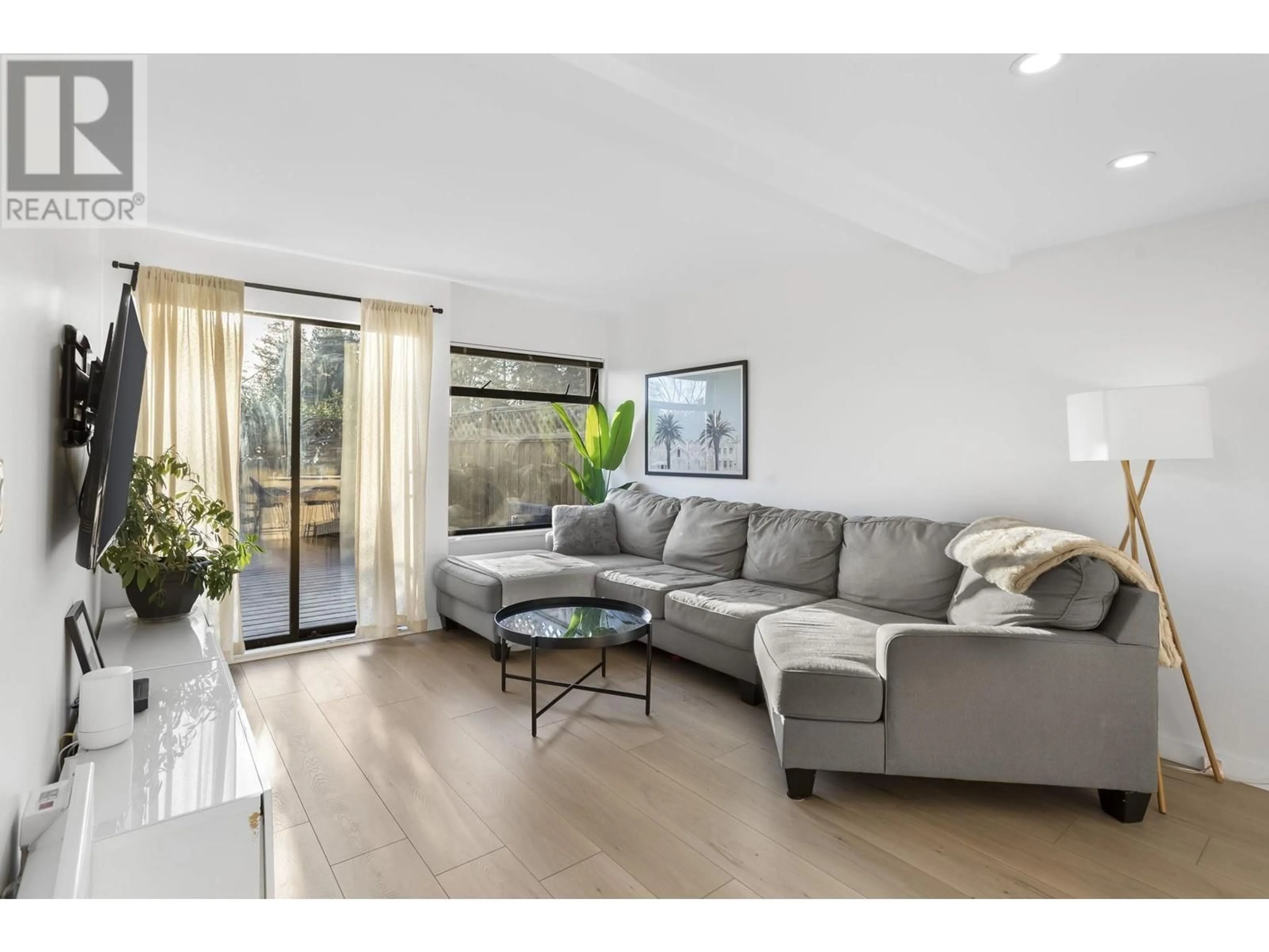 Living room with furniture, wood/laminate floor for 912 BRITTON DRIVE, Port Moody British Columbia V3H3S5