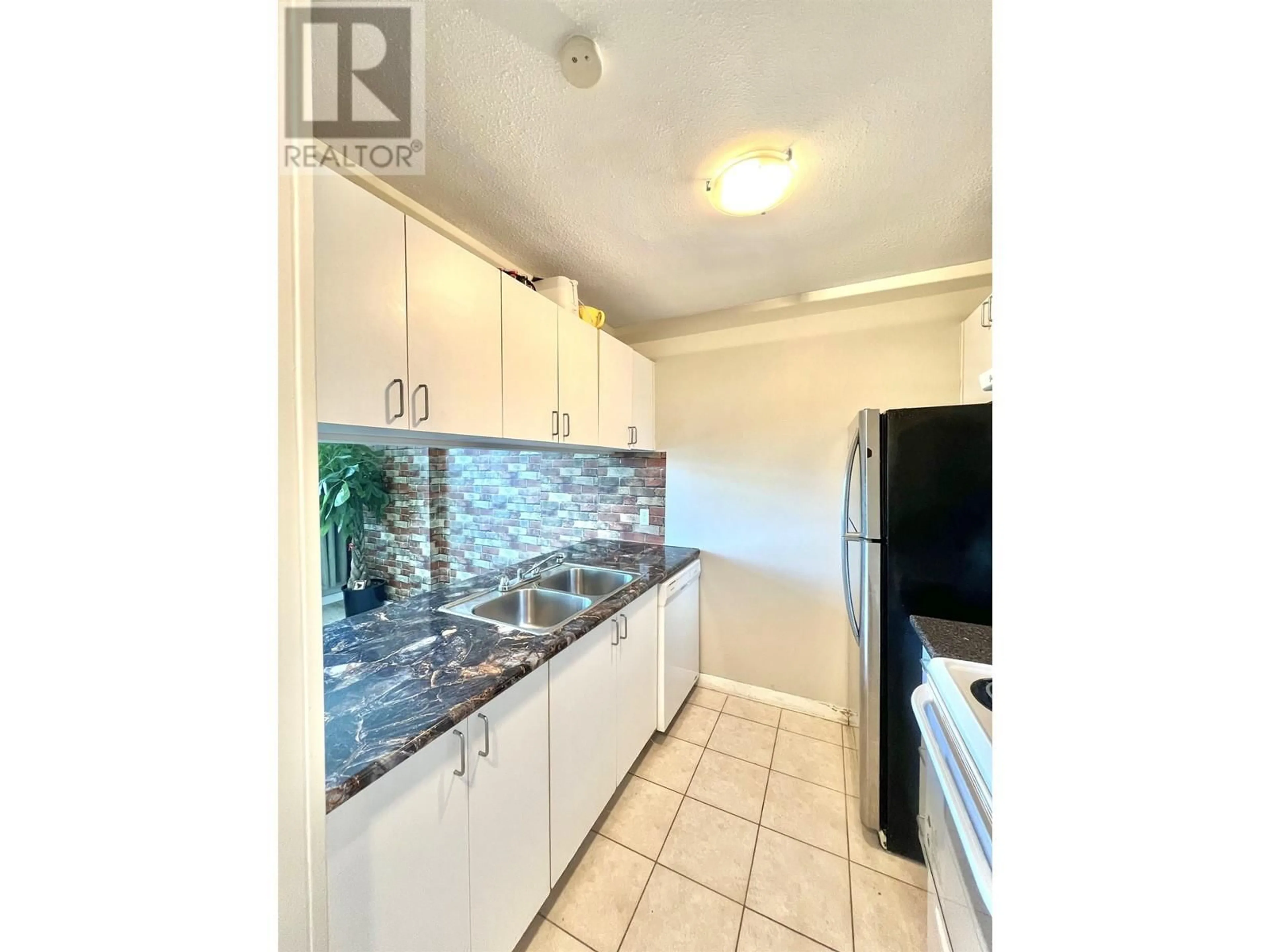 Standard kitchen, unknown for 2501 438 SEYMOUR STREET, Vancouver British Columbia V6B6H4