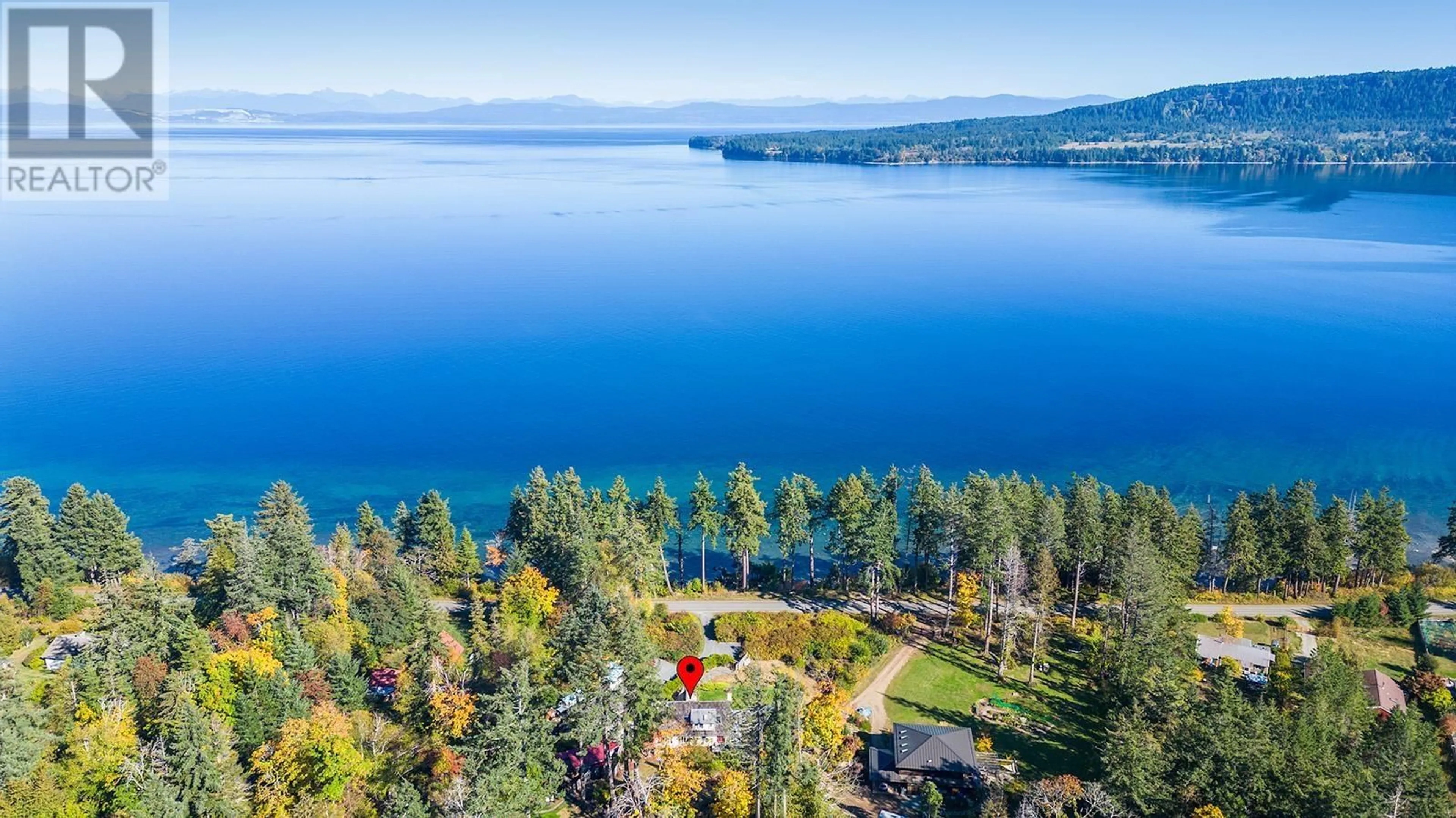 A pic from outside/outdoor area/front of a property/back of a property/a pic from drone, water/lake/river/ocean view for 1901 EAST ROAD, Other Islands British Columbia V0R1T0