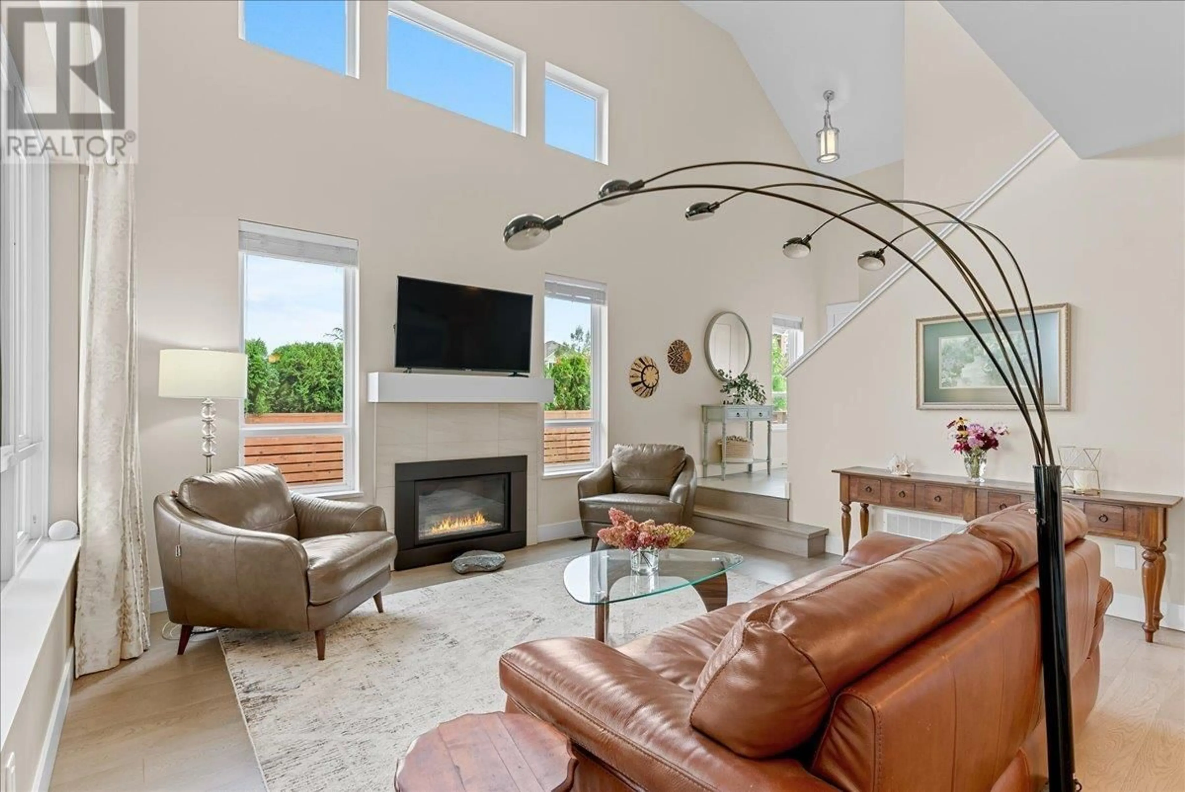 Living room with furniture, ceramic/tile floor for 1711 SWAN ROAD, Delta British Columbia V4M0B4