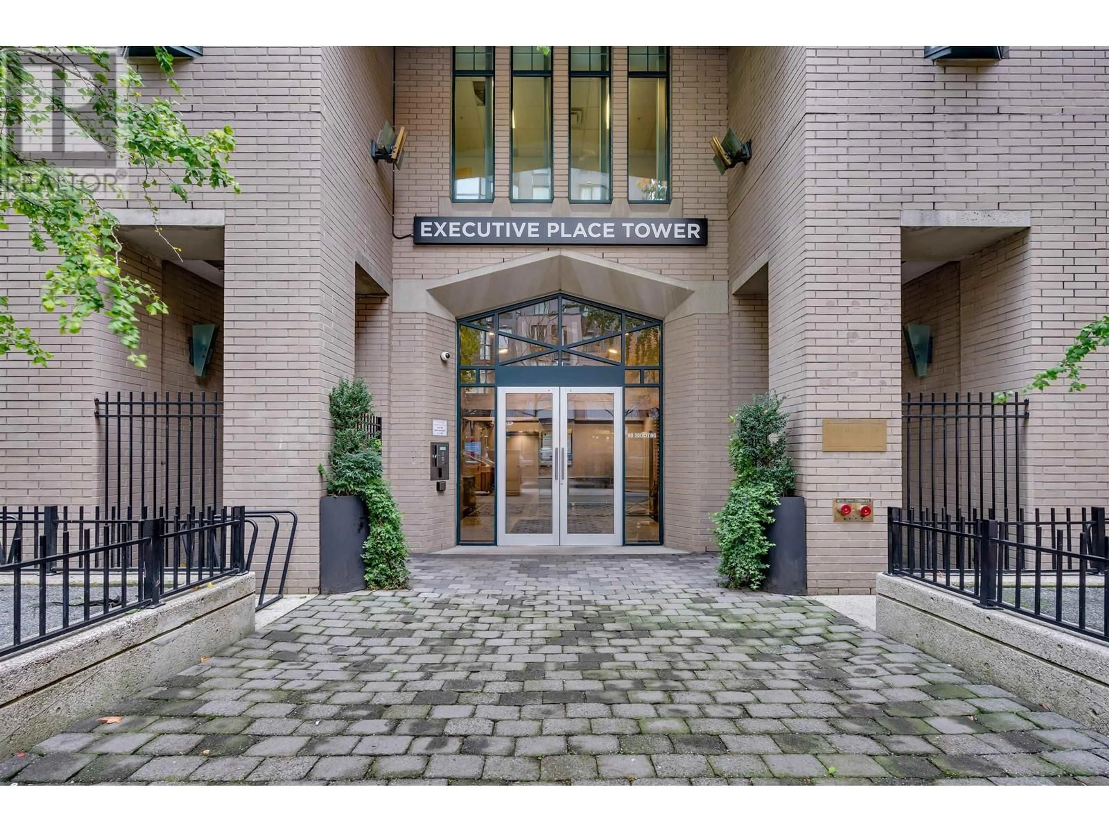 Indoor foyer for 10A 789 HELMCKEN STREET, Vancouver British Columbia V6Z2T2