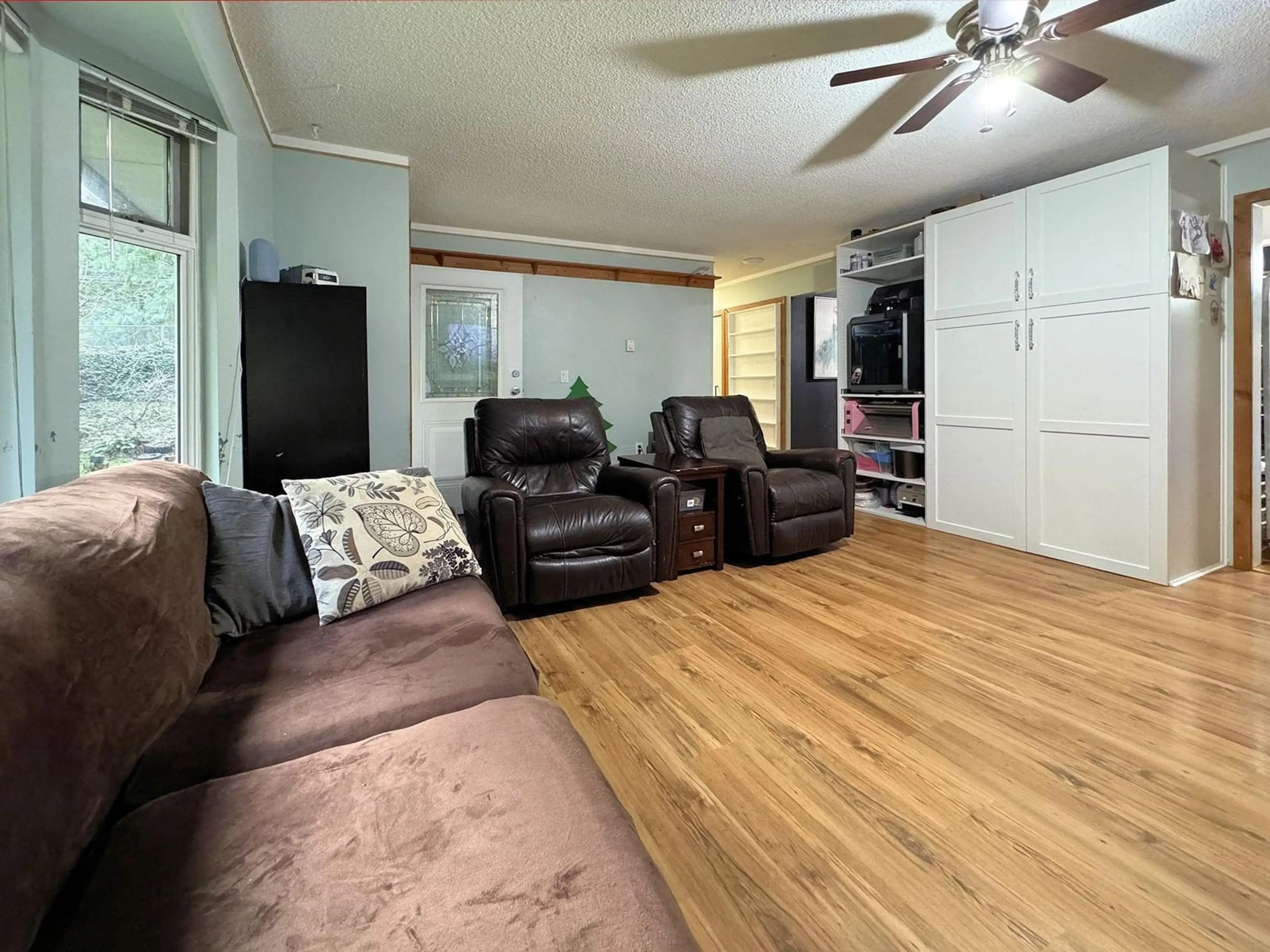 Living room with furniture, wood/laminate floor for 3890 200 STREET, Langley British Columbia V3A1K5