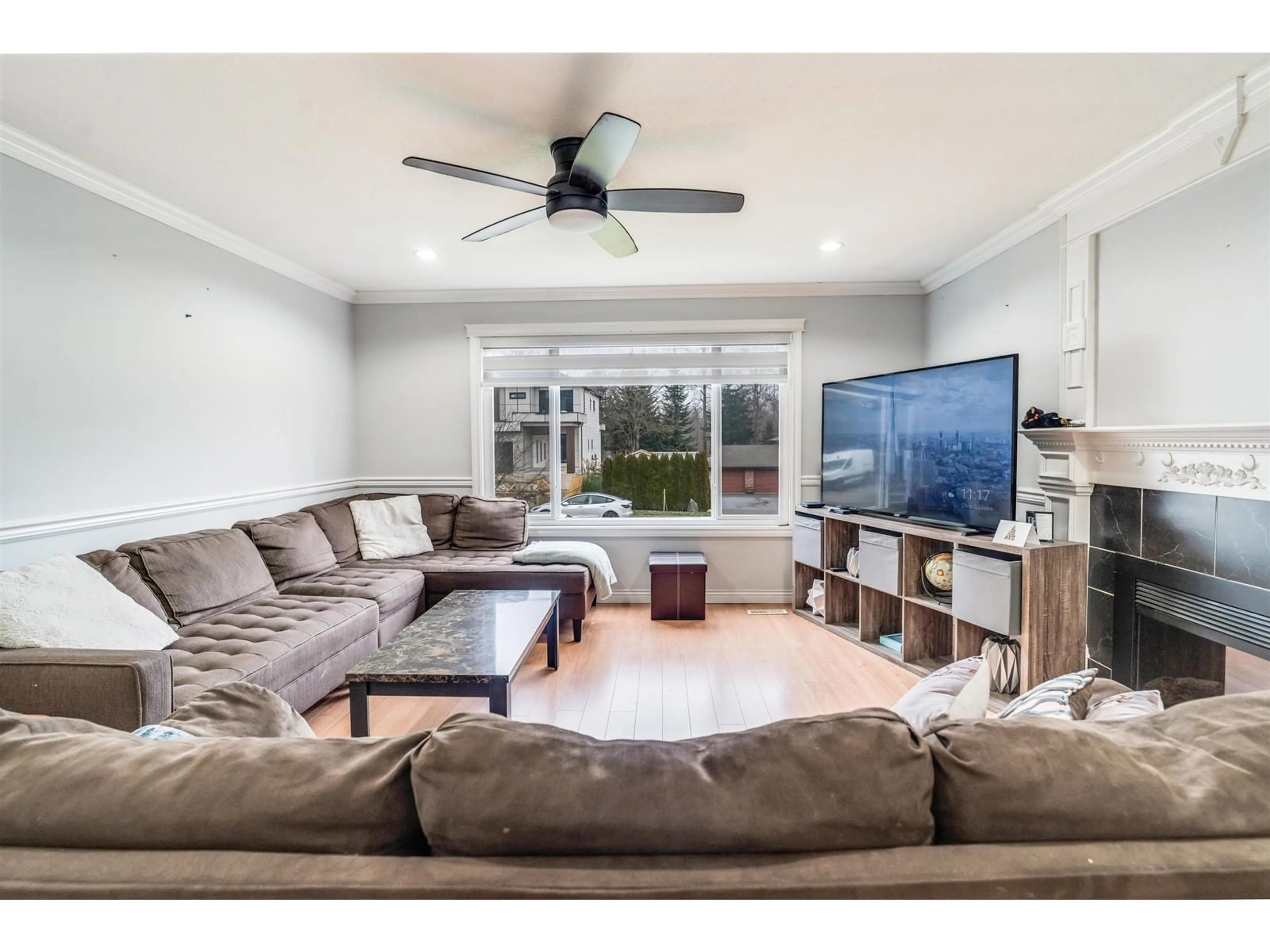 Living room with furniture, unknown for 14060 80 AVENUE, Surrey British Columbia V3W3C4