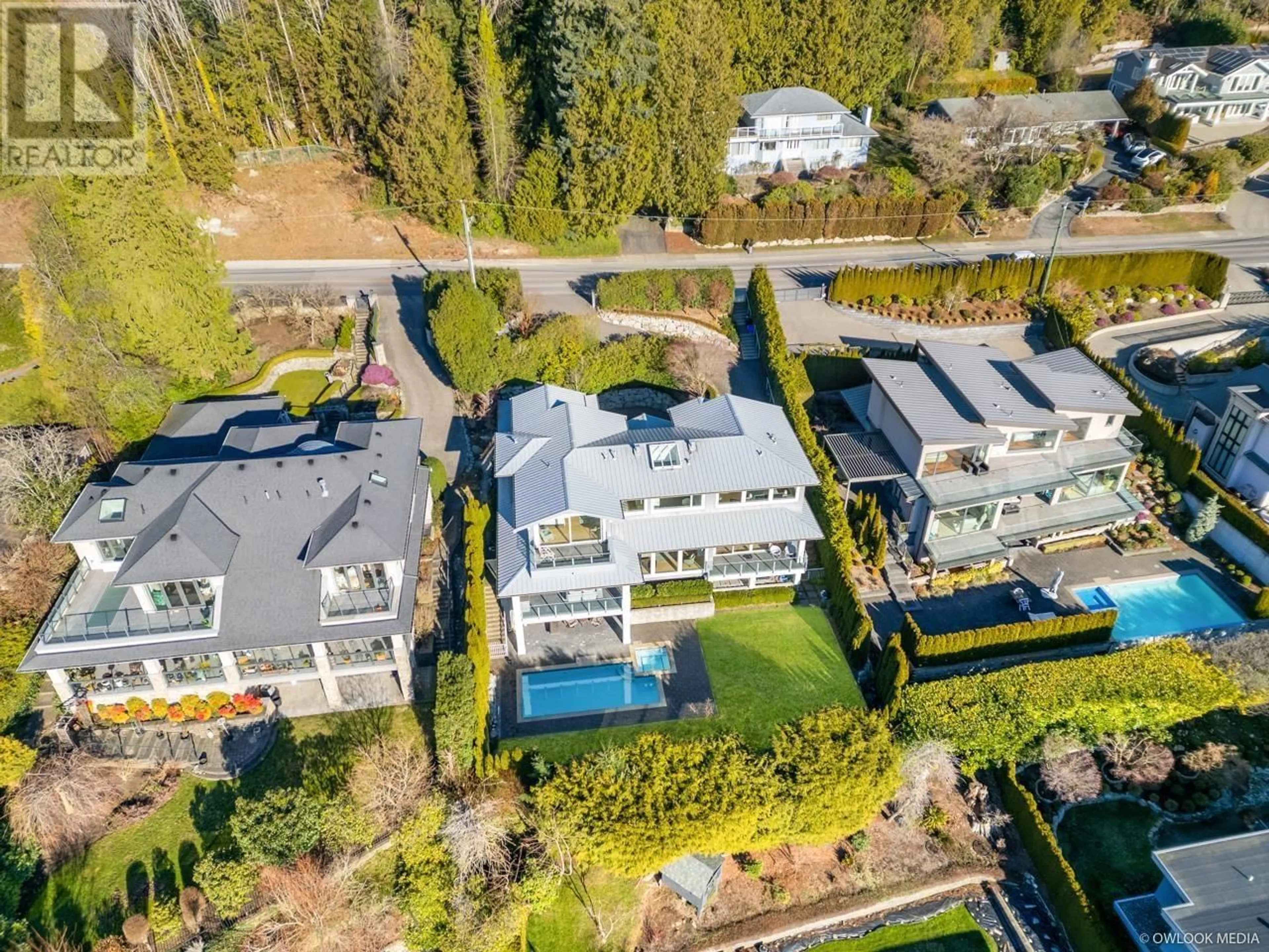 A pic from outside/outdoor area/front of a property/back of a property/a pic from drone, water/lake/river/ocean view for 3326 WESTMOUNT ROAD, West Vancouver British Columbia V7V3G6