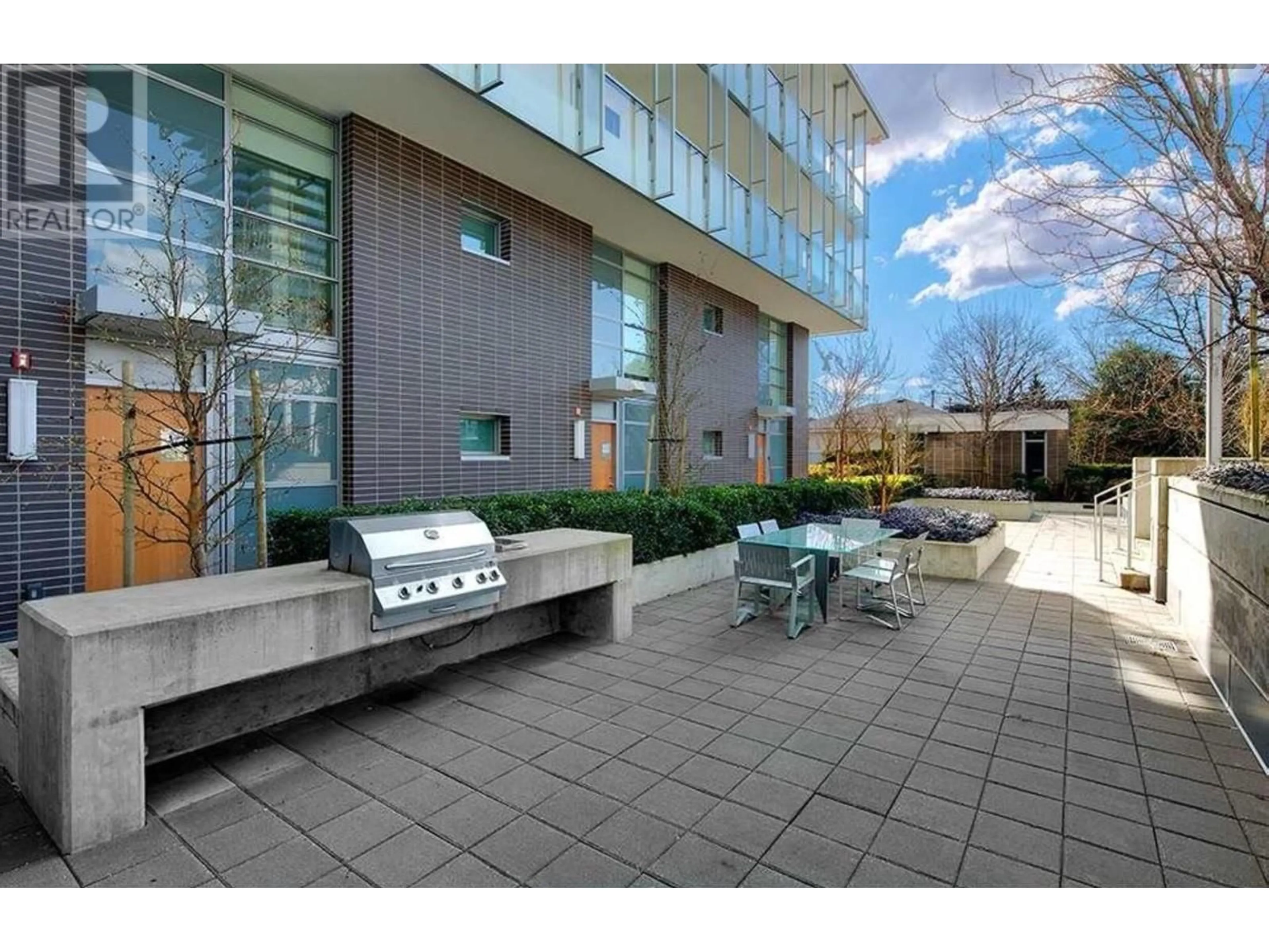 Patio, unknown for 6335 SILVER AVENUE, Burnaby British Columbia V5H0C3