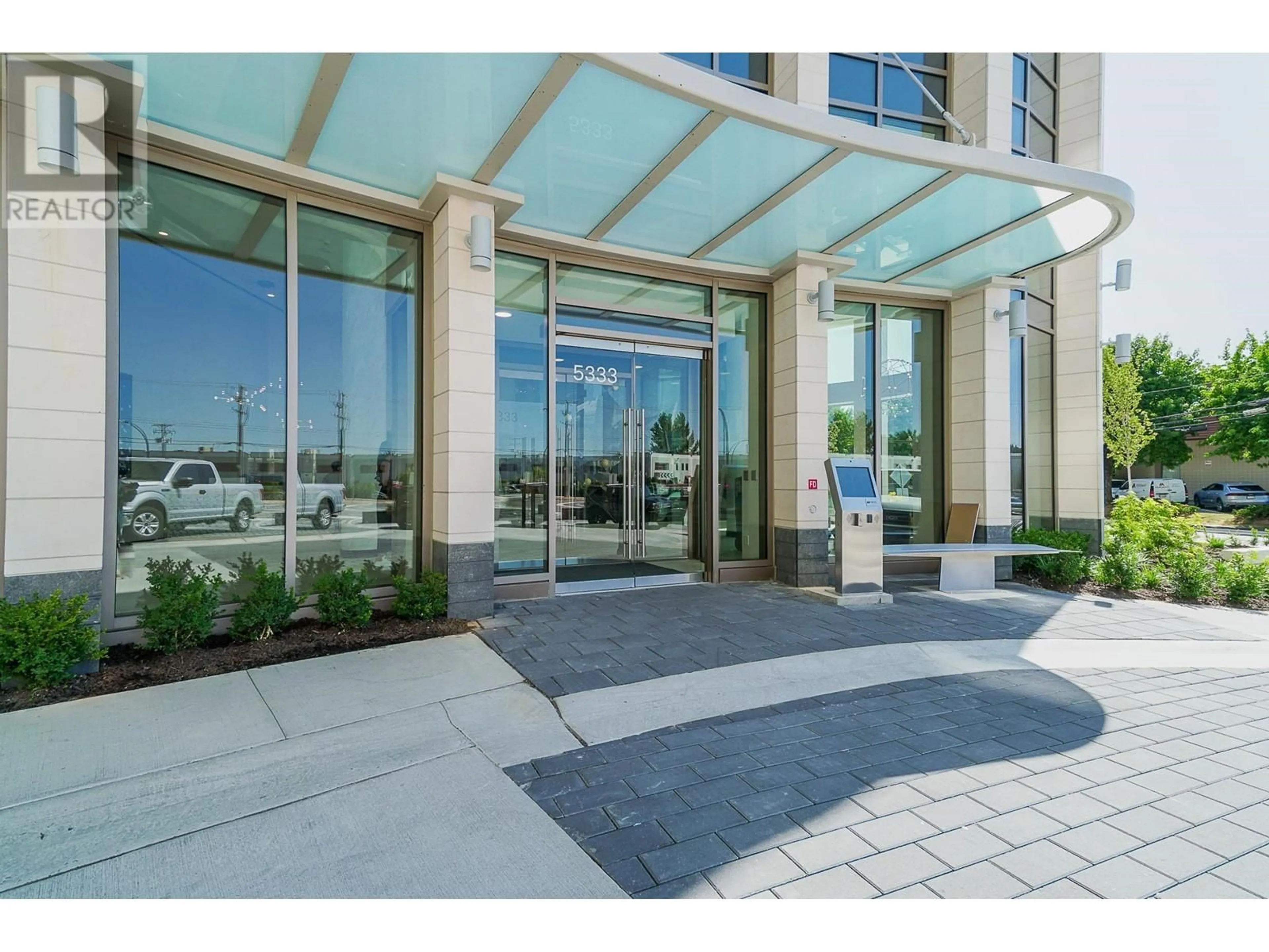 Indoor foyer for 1602 - 5333 GORING STREET, Burnaby British Columbia V5B3A2