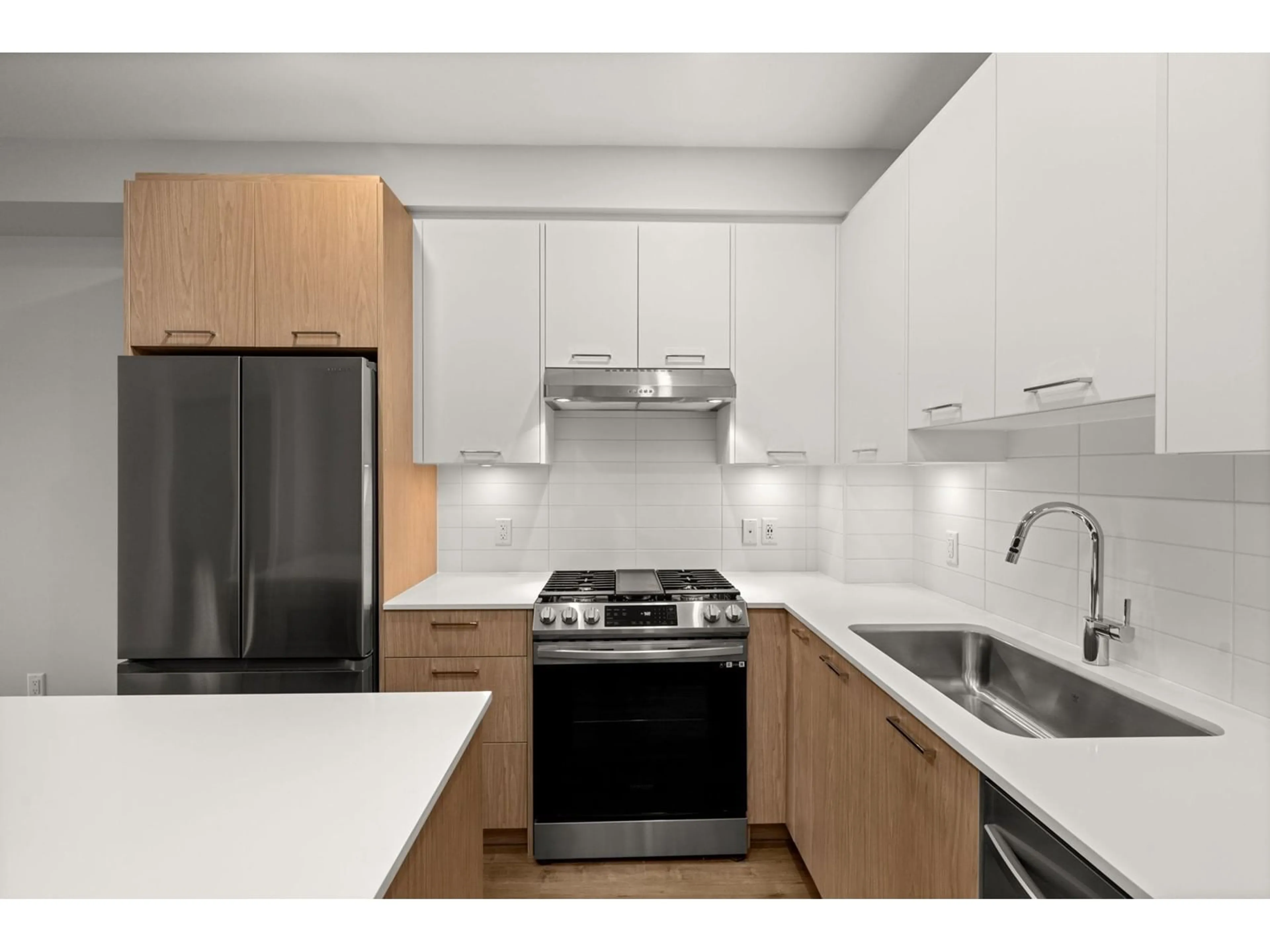 Standard kitchen, unknown for 414 3317 148 STREET, Surrey British Columbia V4P0H9