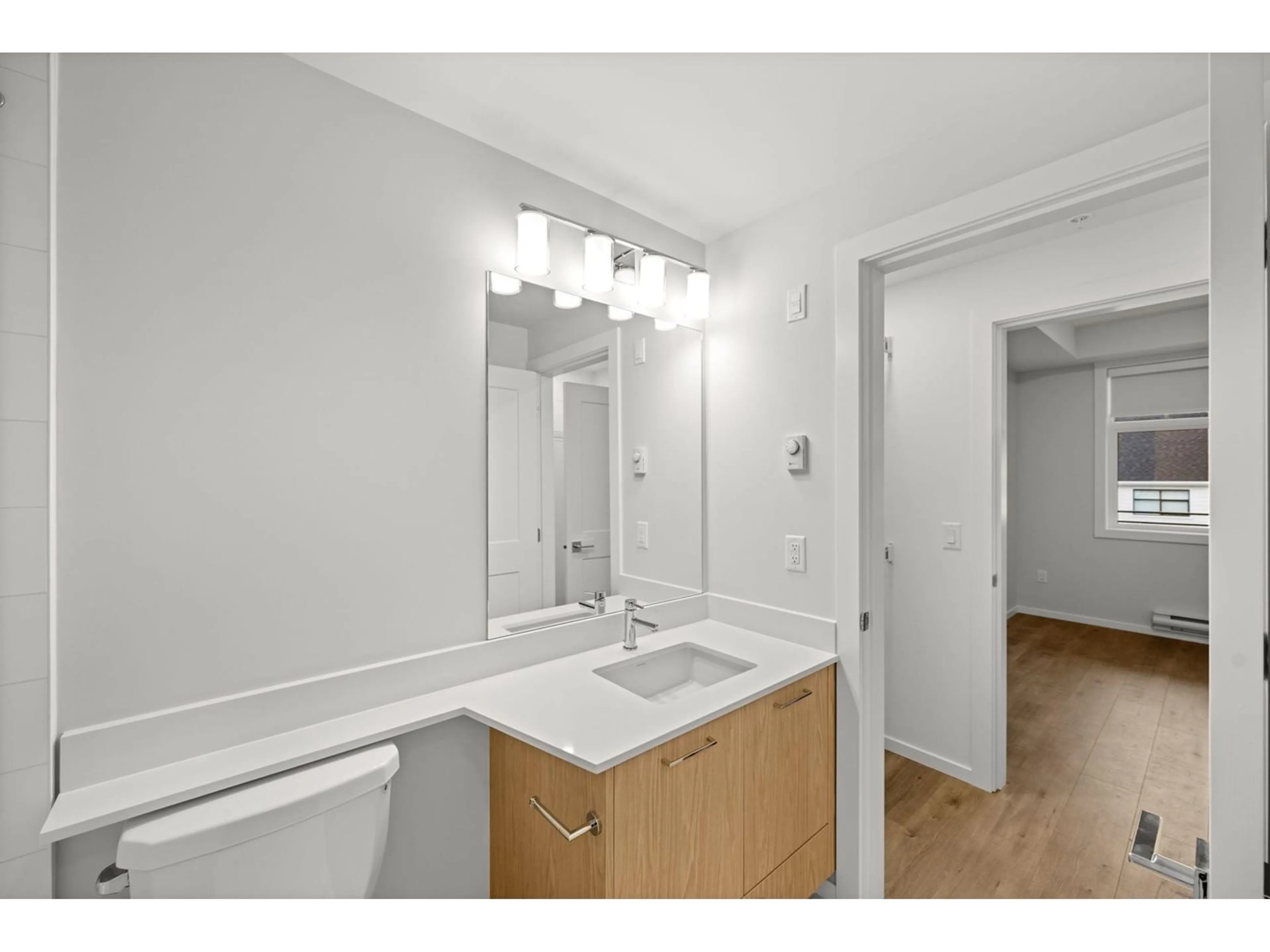 Standard bathroom, unknown for 414 3317 148 STREET, Surrey British Columbia V4P0H9