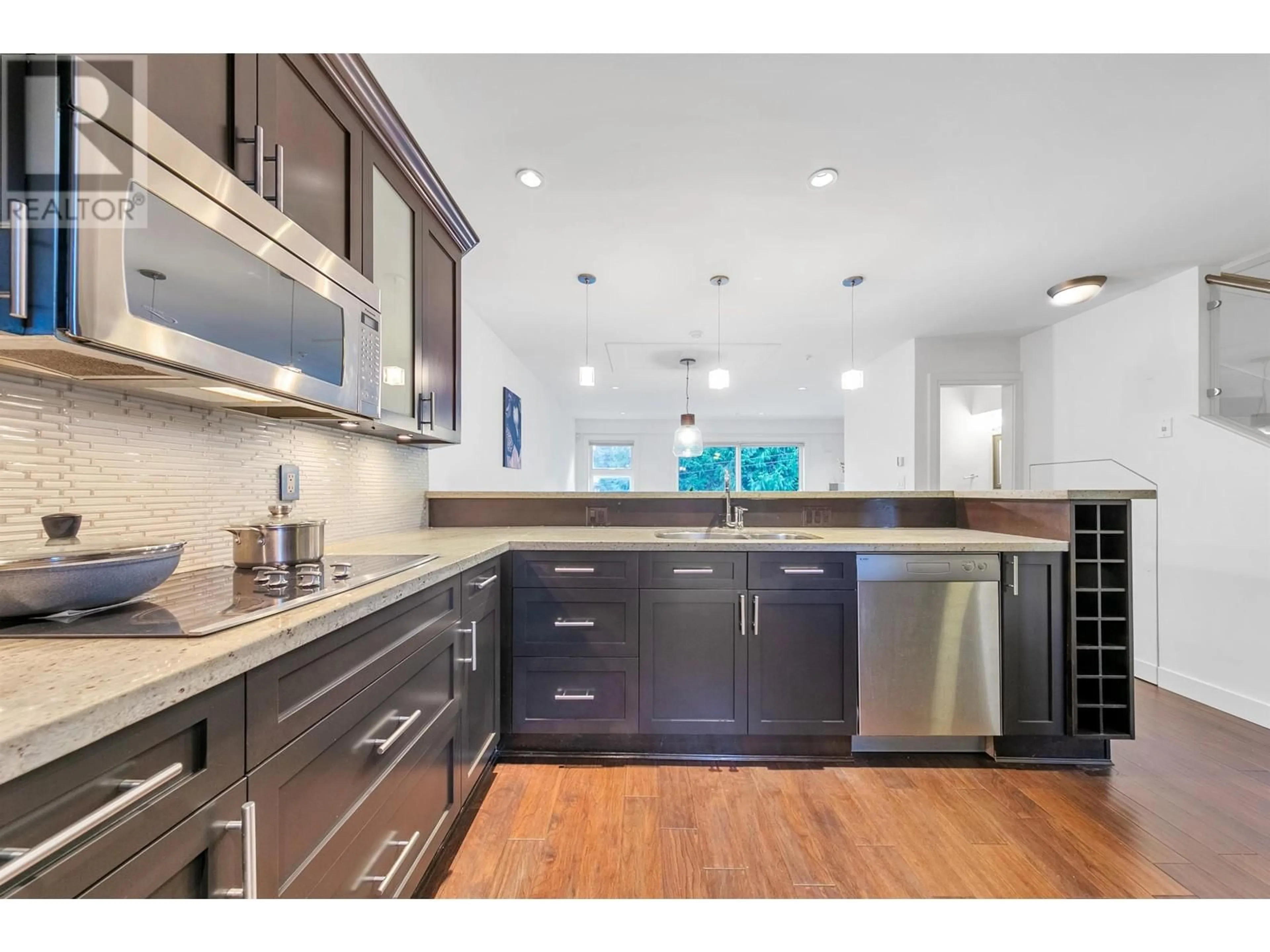 Contemporary kitchen, unknown for 204 3788 W 10TH AVENUE, Vancouver British Columbia V6R2G4