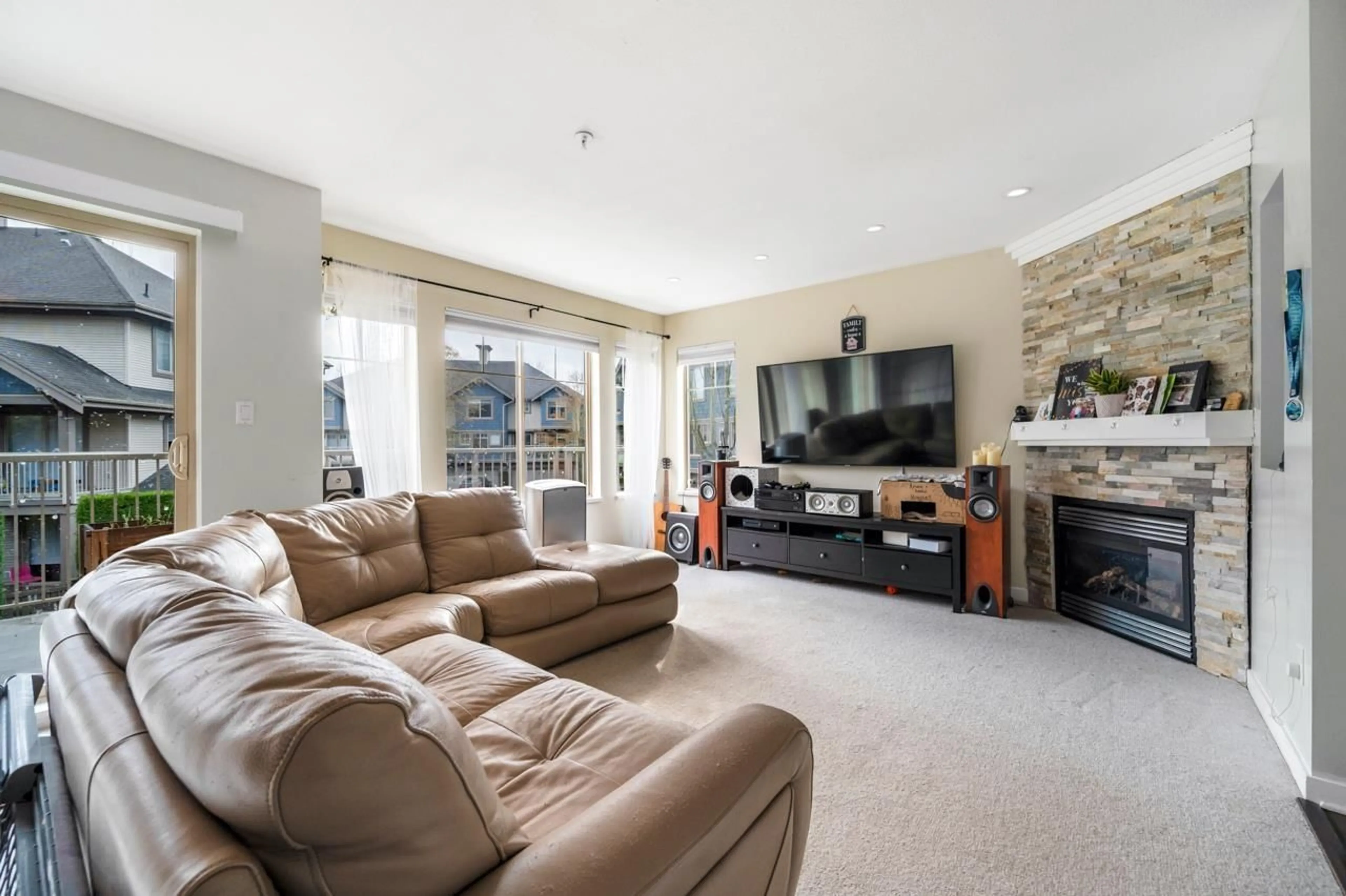 Living room with furniture, unknown for 6 20761 DUNCAN WAY, Langley British Columbia V3A9L4