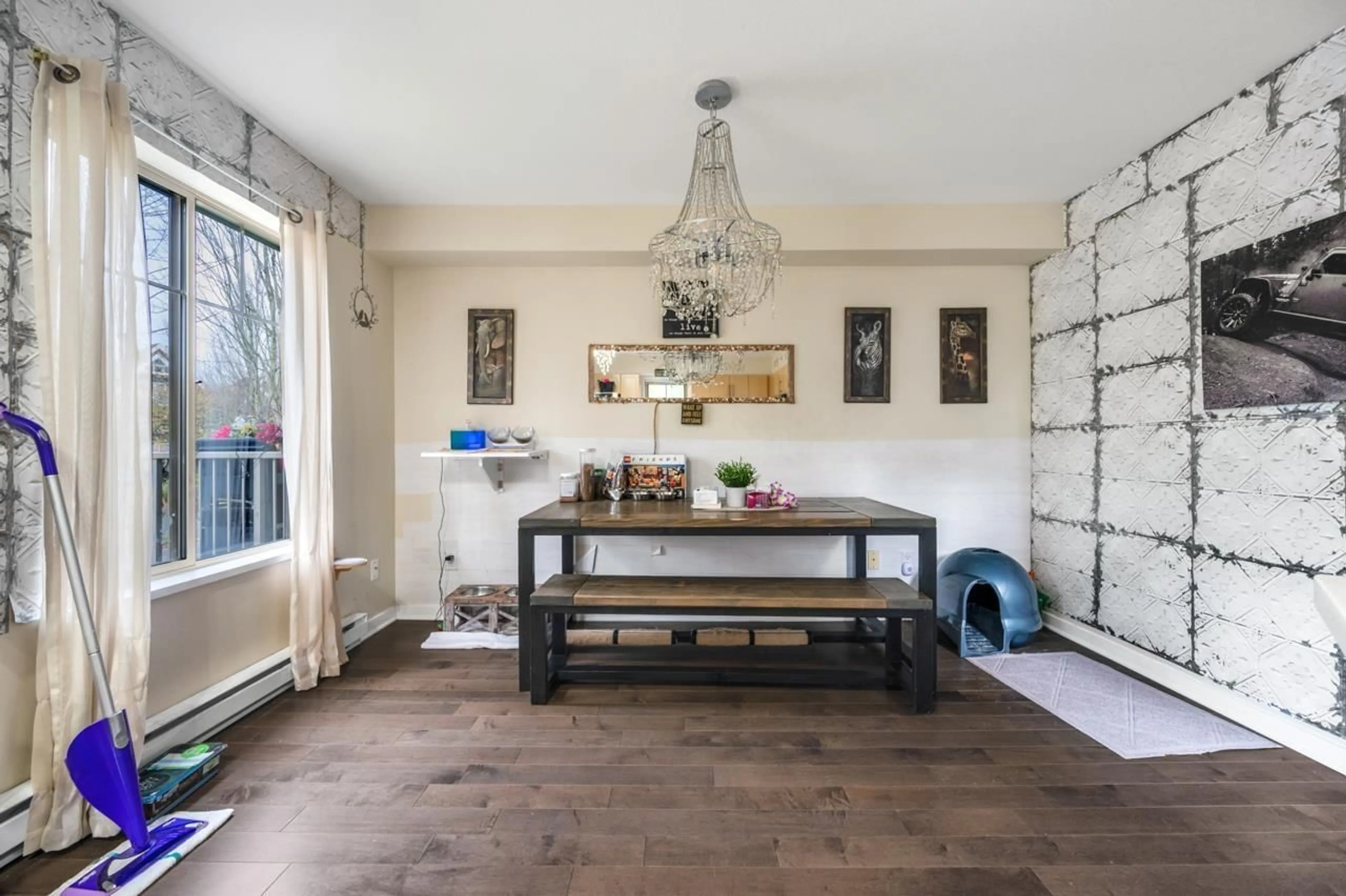 Dining room, wood/laminate floor for 6 20761 DUNCAN WAY, Langley British Columbia V3A9L4