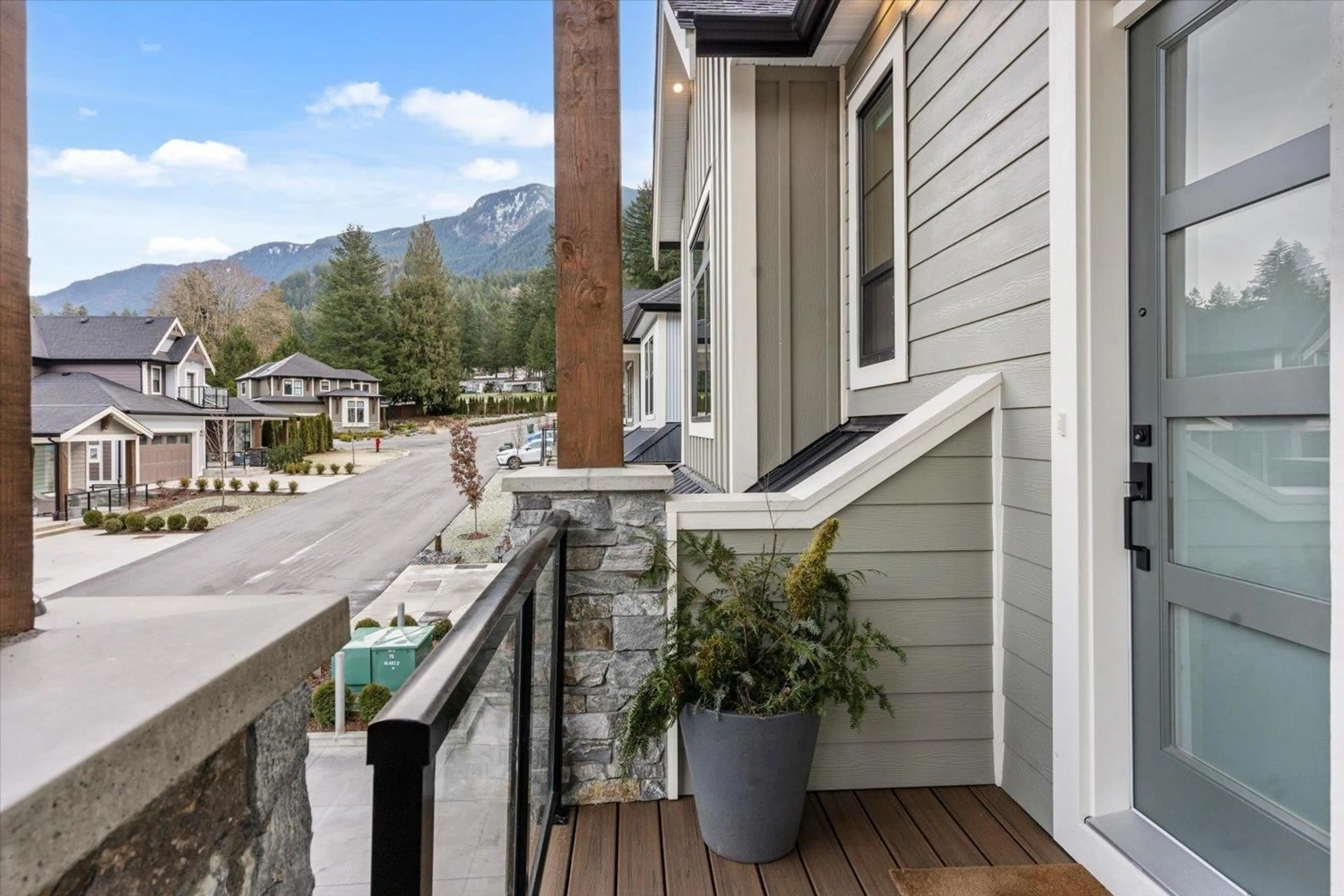 Patio, mountain view for 74 1880 COLUMBIA VALLEY ROAD|Cultus Lake, Lindell Beach British Columbia V2R6G8