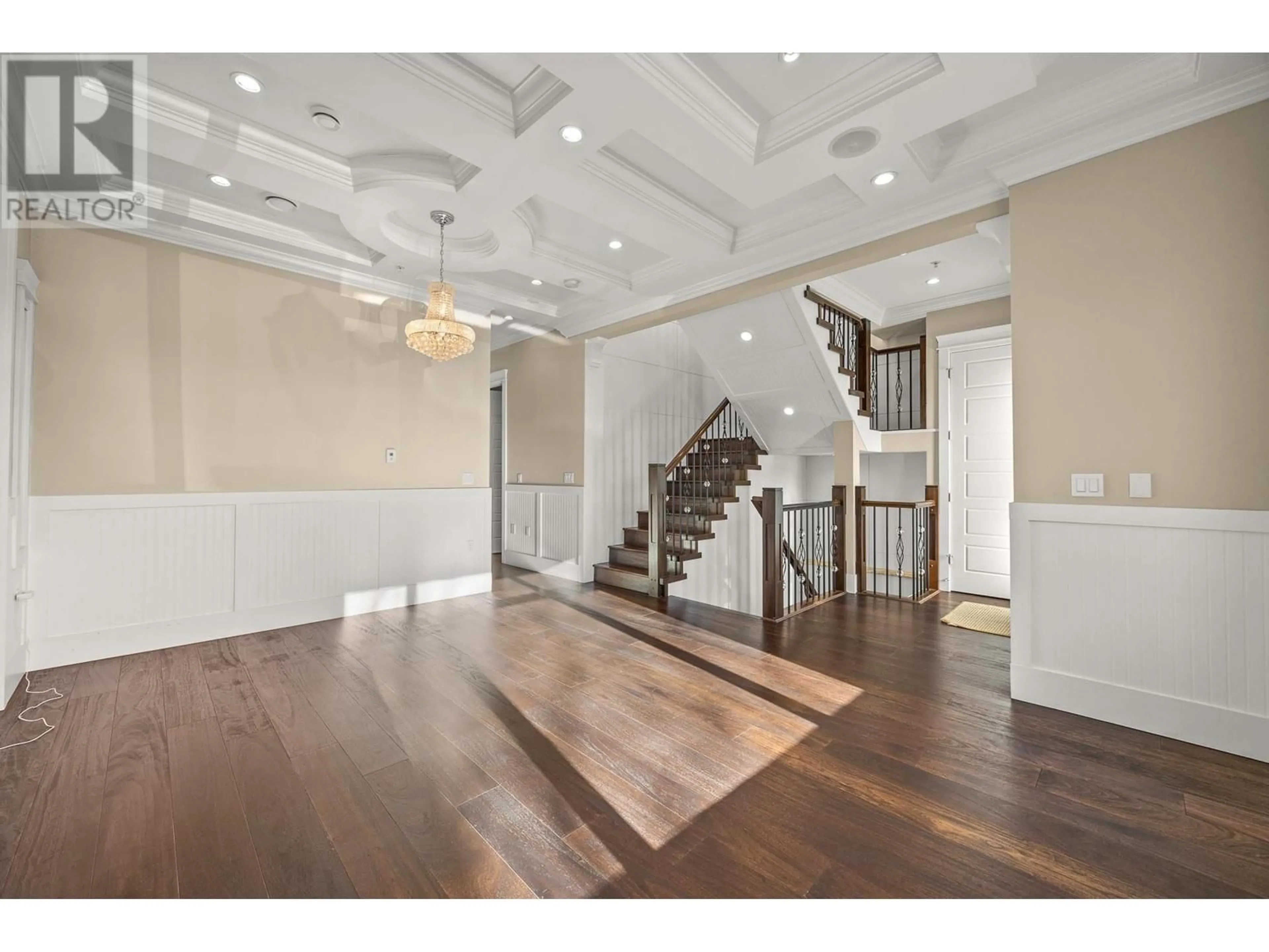 Indoor foyer for 273 E 58TH AVENUE, Vancouver British Columbia V5X1V8