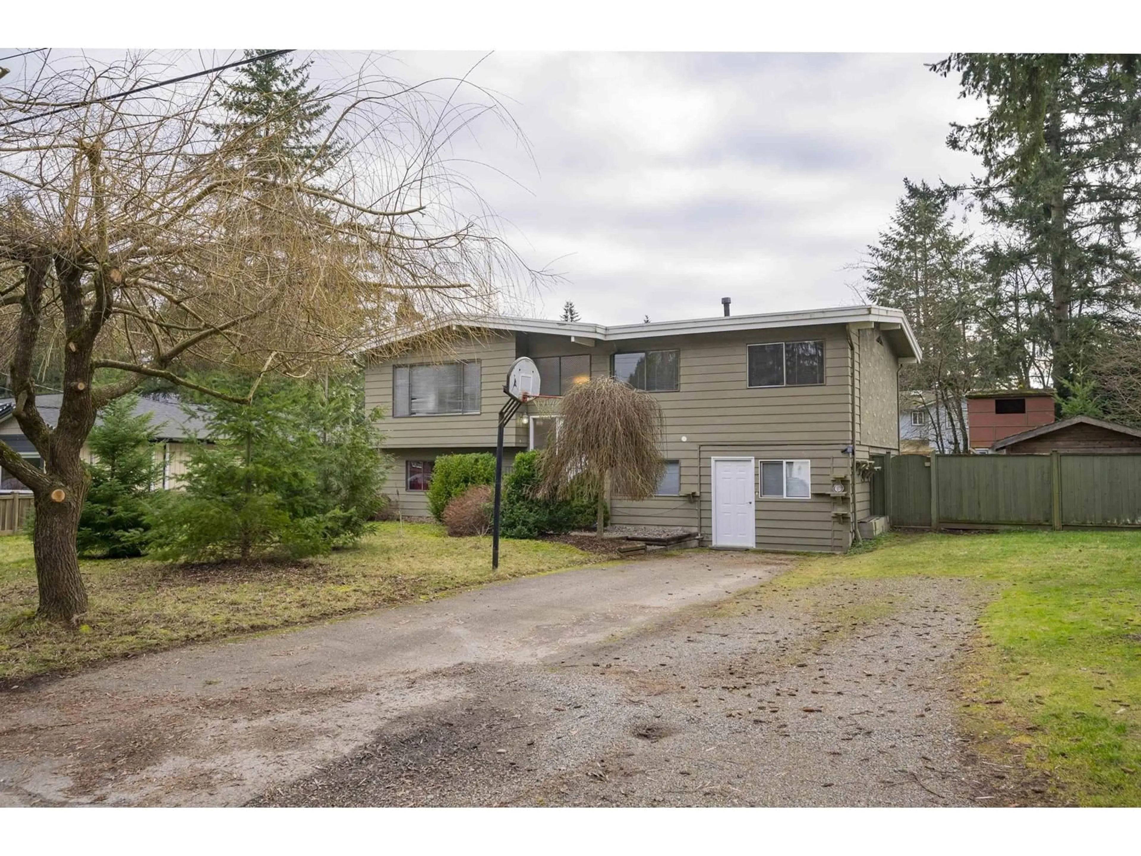 A pic from outside/outdoor area/front of a property/back of a property/a pic from drone, street for 20764 39 AVENUE, Langley British Columbia V3A2V8