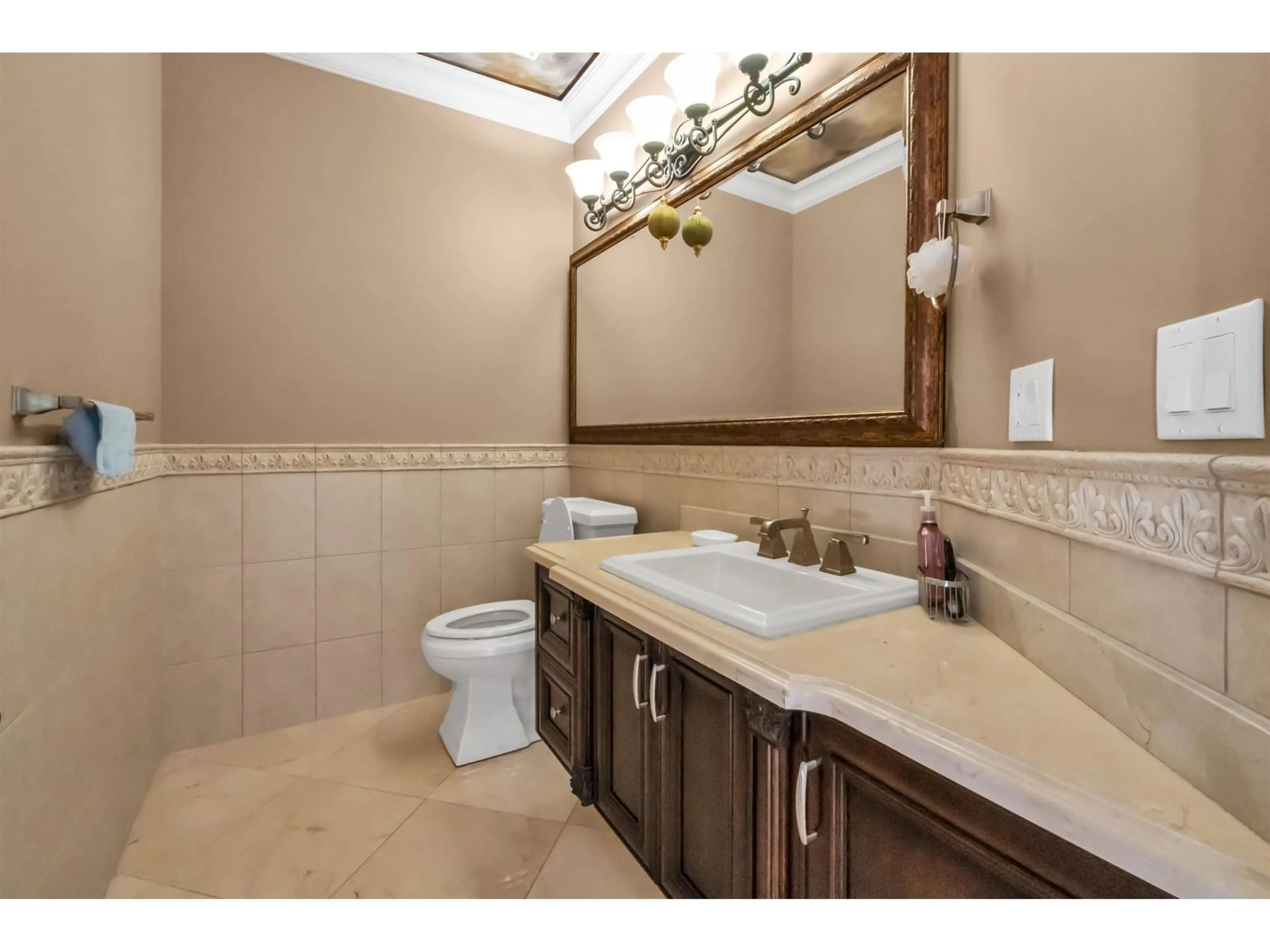 Standard bathroom, ceramic/tile floor for 11298 164 STREET, Surrey British Columbia V4N5E1