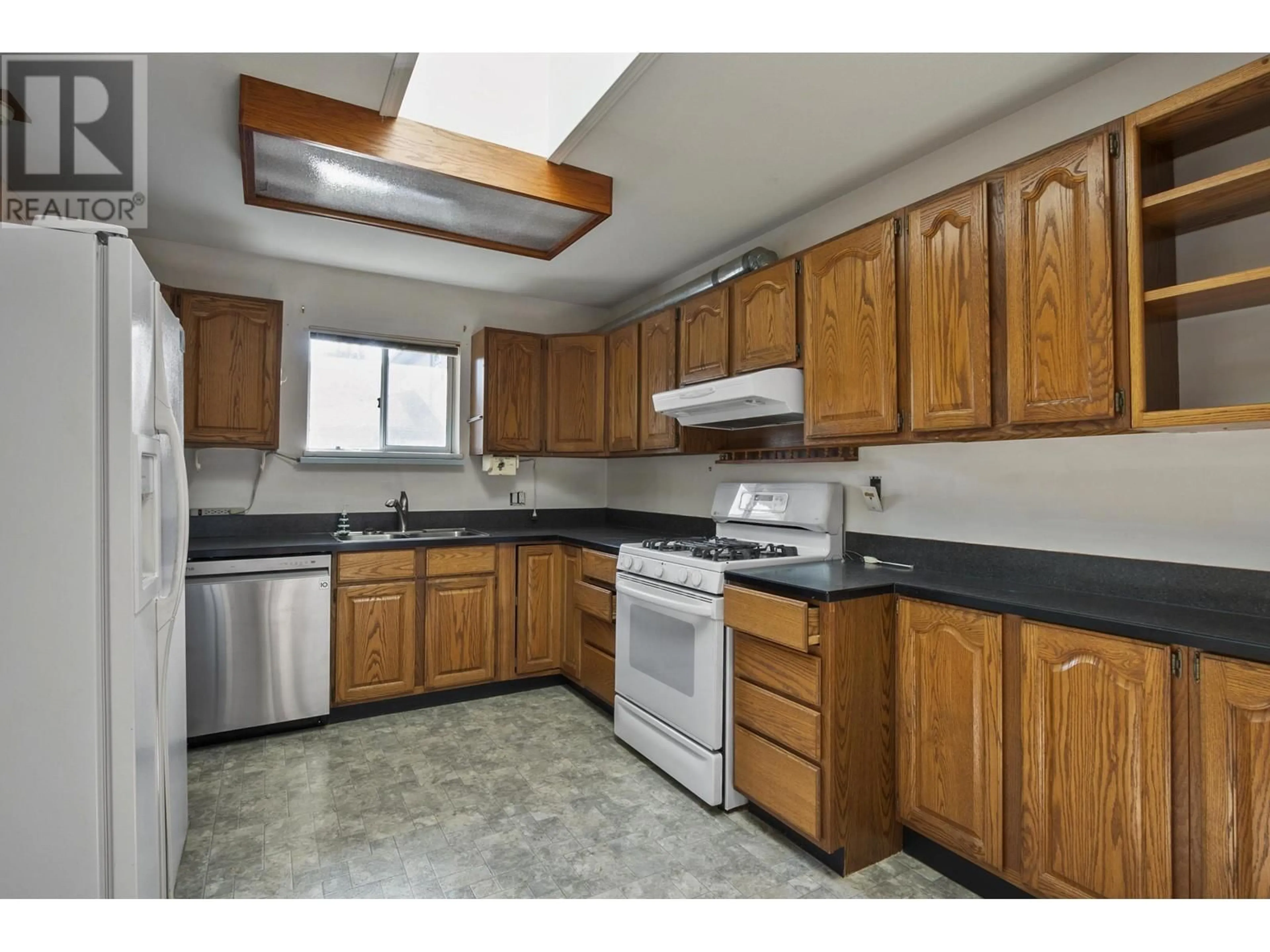 Standard kitchen, unknown for 13 22308 124 AVENUE, Maple Ridge British Columbia V2X0R6