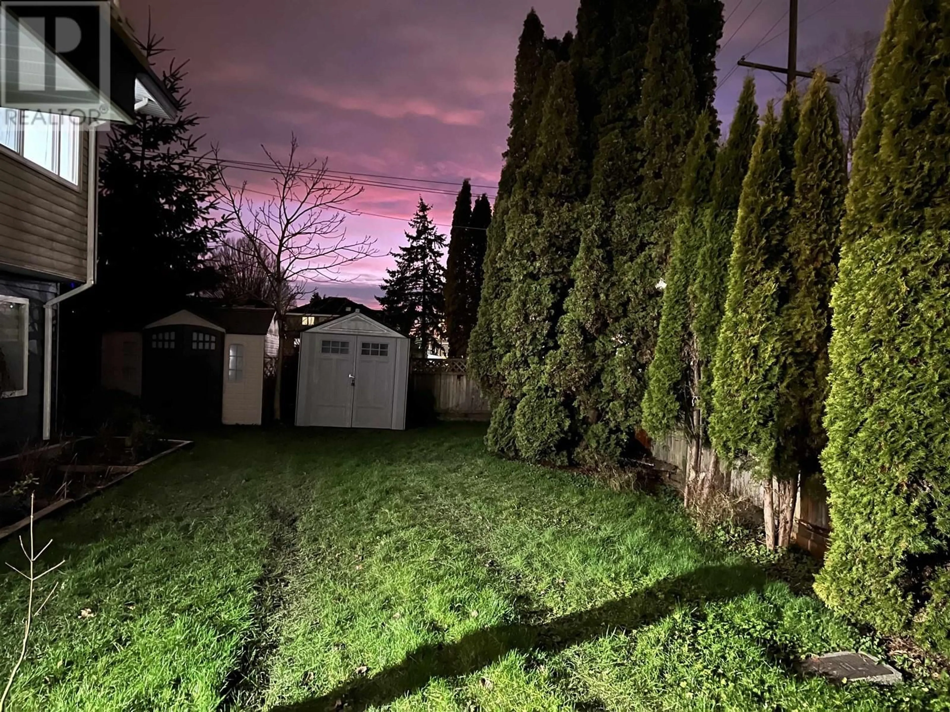 A pic from outside/outdoor area/front of a property/back of a property/a pic from drone, street for 520 BOYD STREET, New Westminster British Columbia V3M5G5