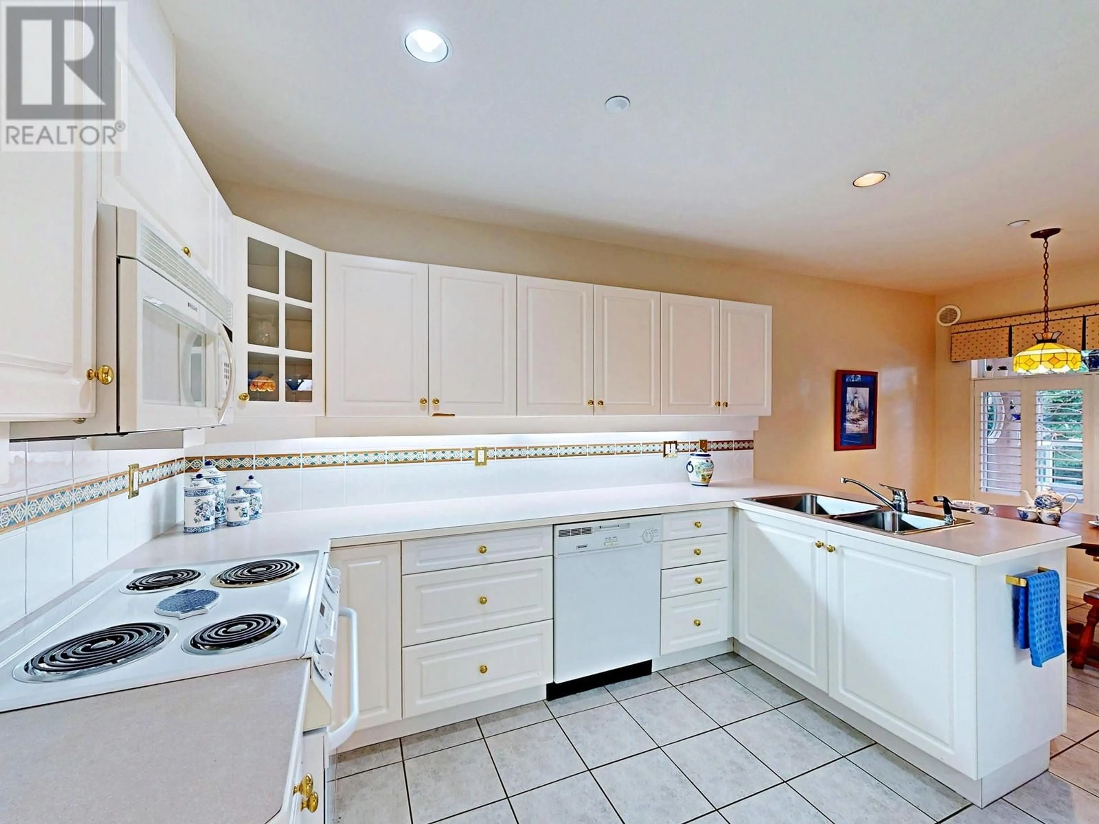 Standard kitchen, ceramic/tile floor for 201 1320 55 STREET, Delta British Columbia V4M3K3