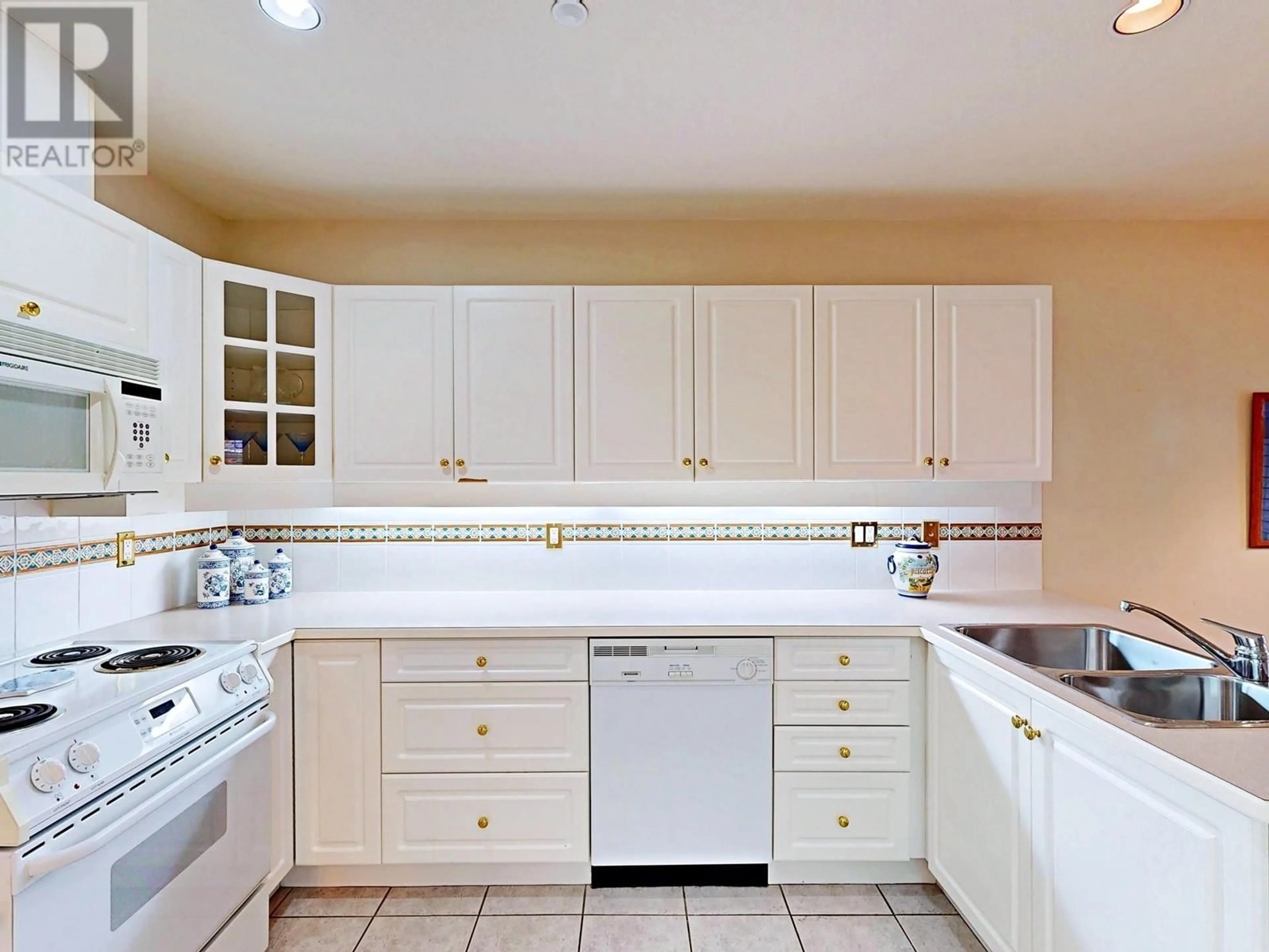 Standard kitchen, ceramic/tile floor for 201 1320 55 STREET, Delta British Columbia V4M3K3