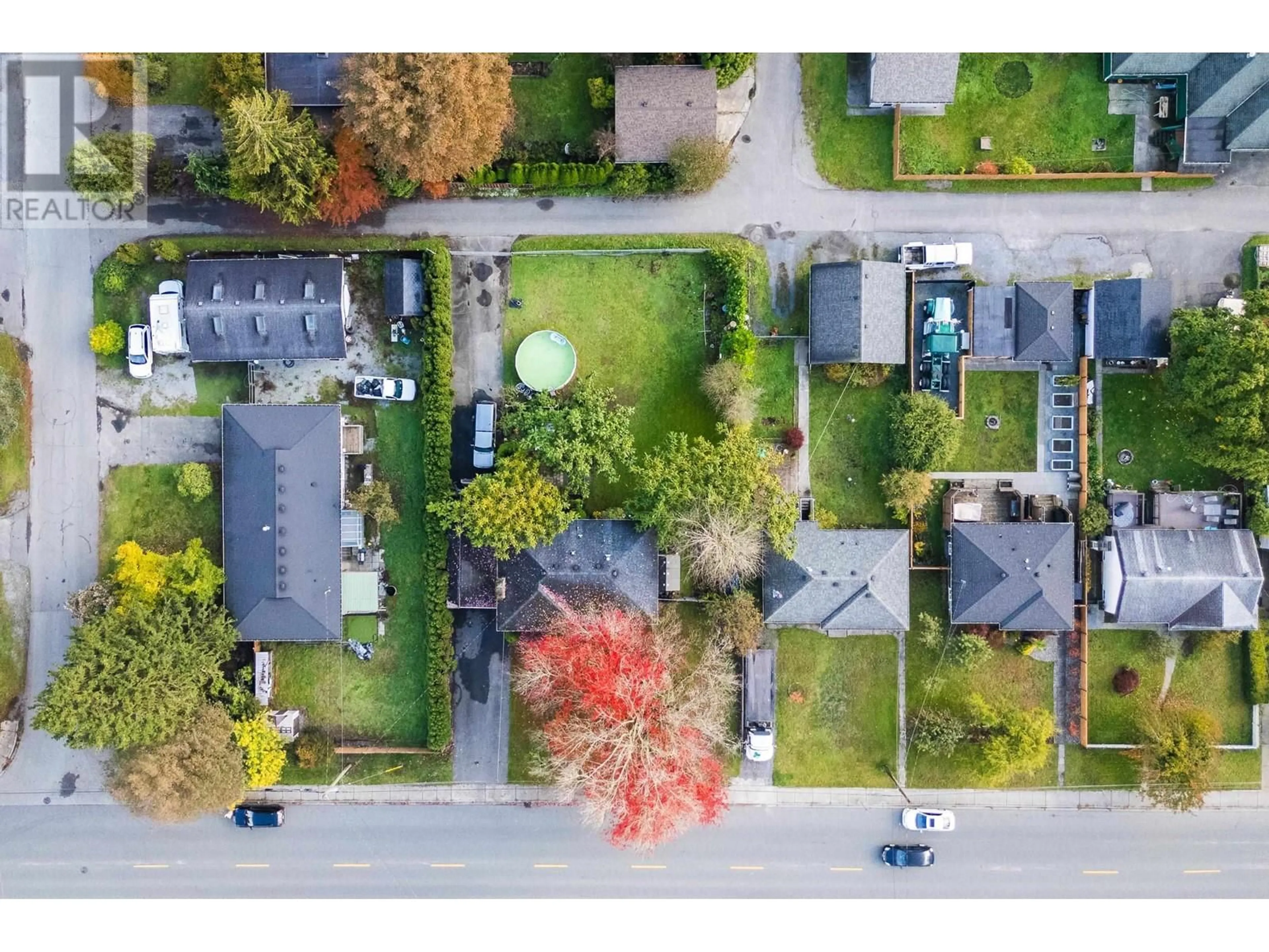 A pic from outside/outdoor area/front of a property/back of a property/a pic from drone, street for 11312 207 STREET, Maple Ridge British Columbia V2X1W3