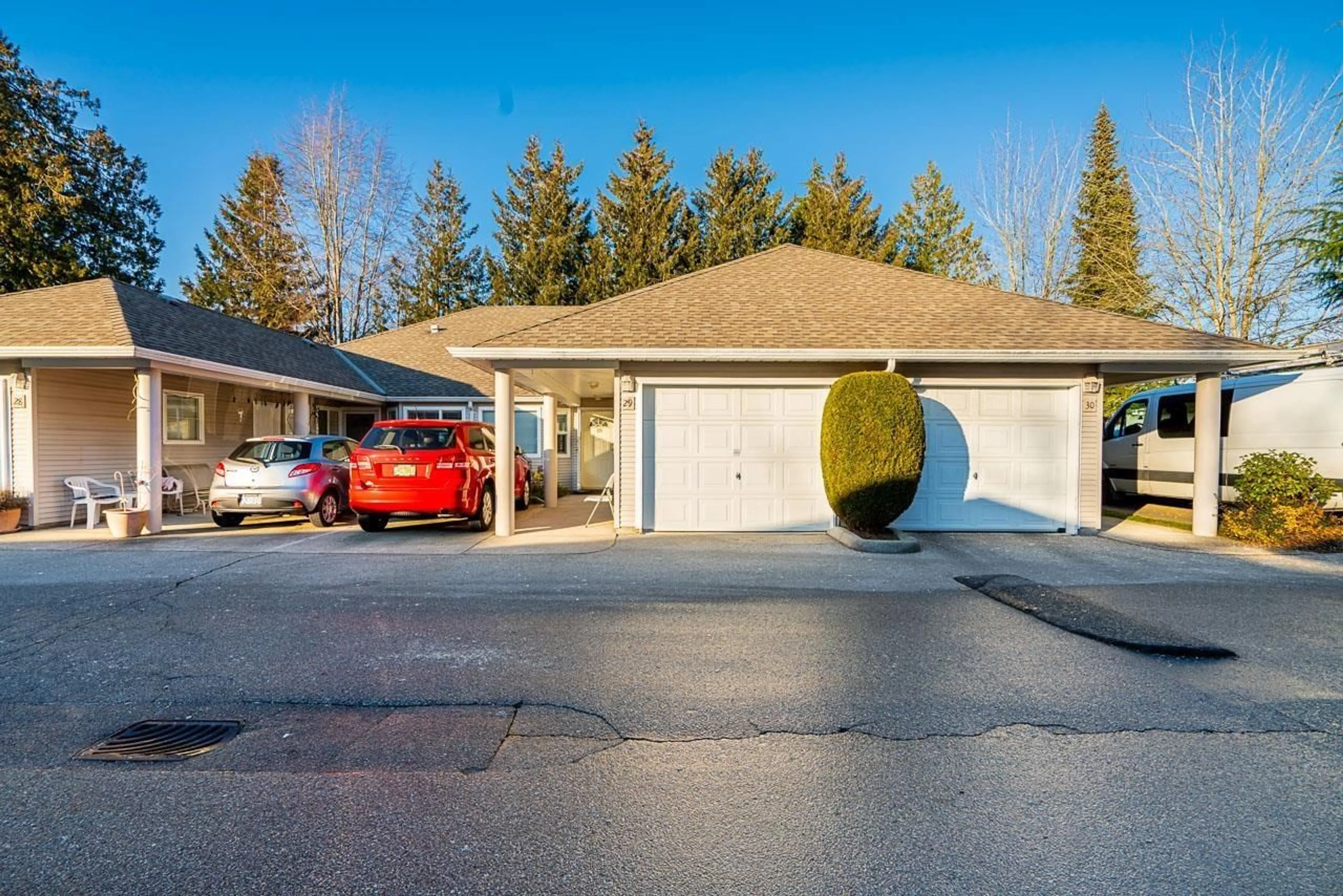 Indoor garage for 29 - 7127 124, Surrey British Columbia V3W3W9
