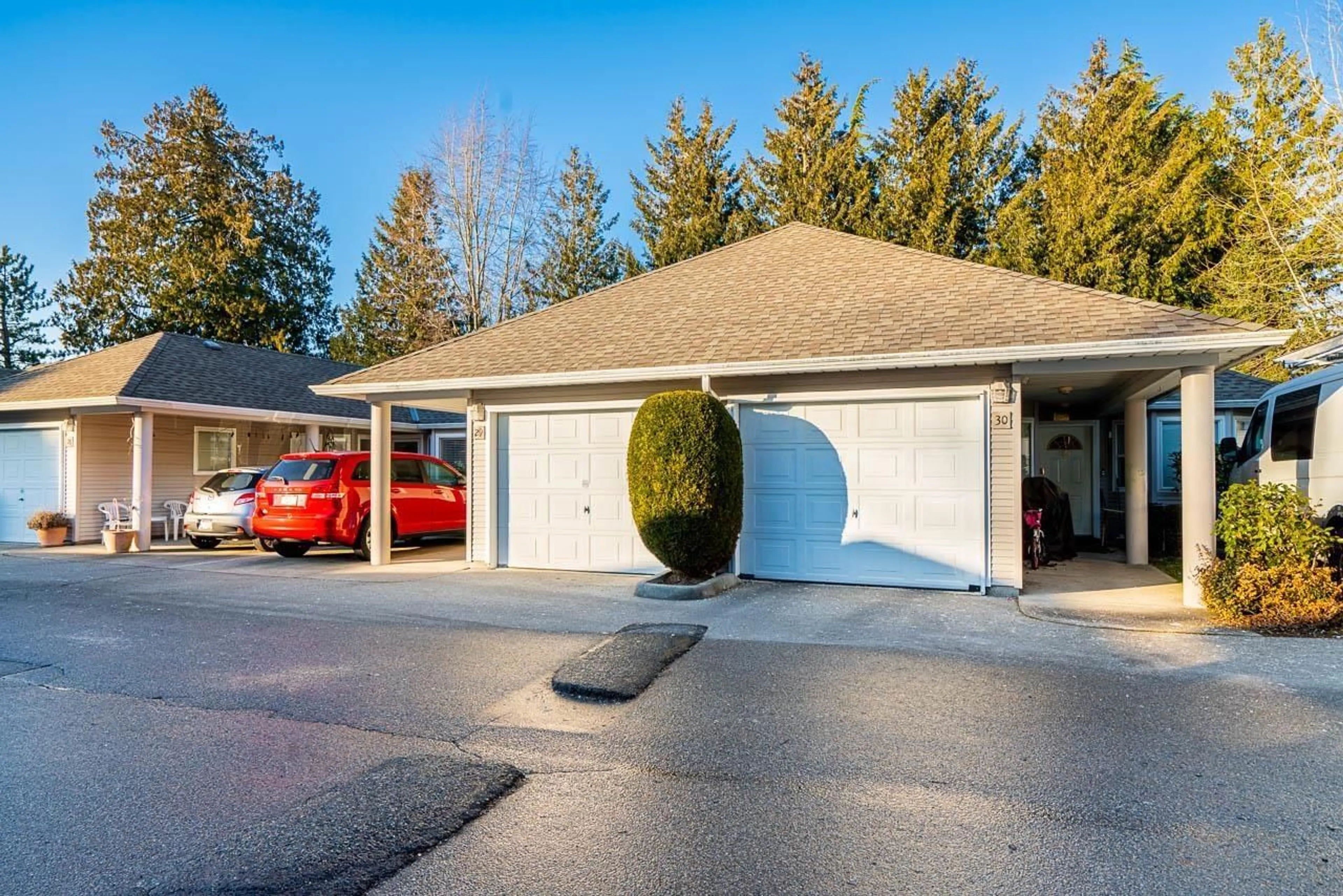Indoor garage for 29 - 7127 124, Surrey British Columbia V3W3W9