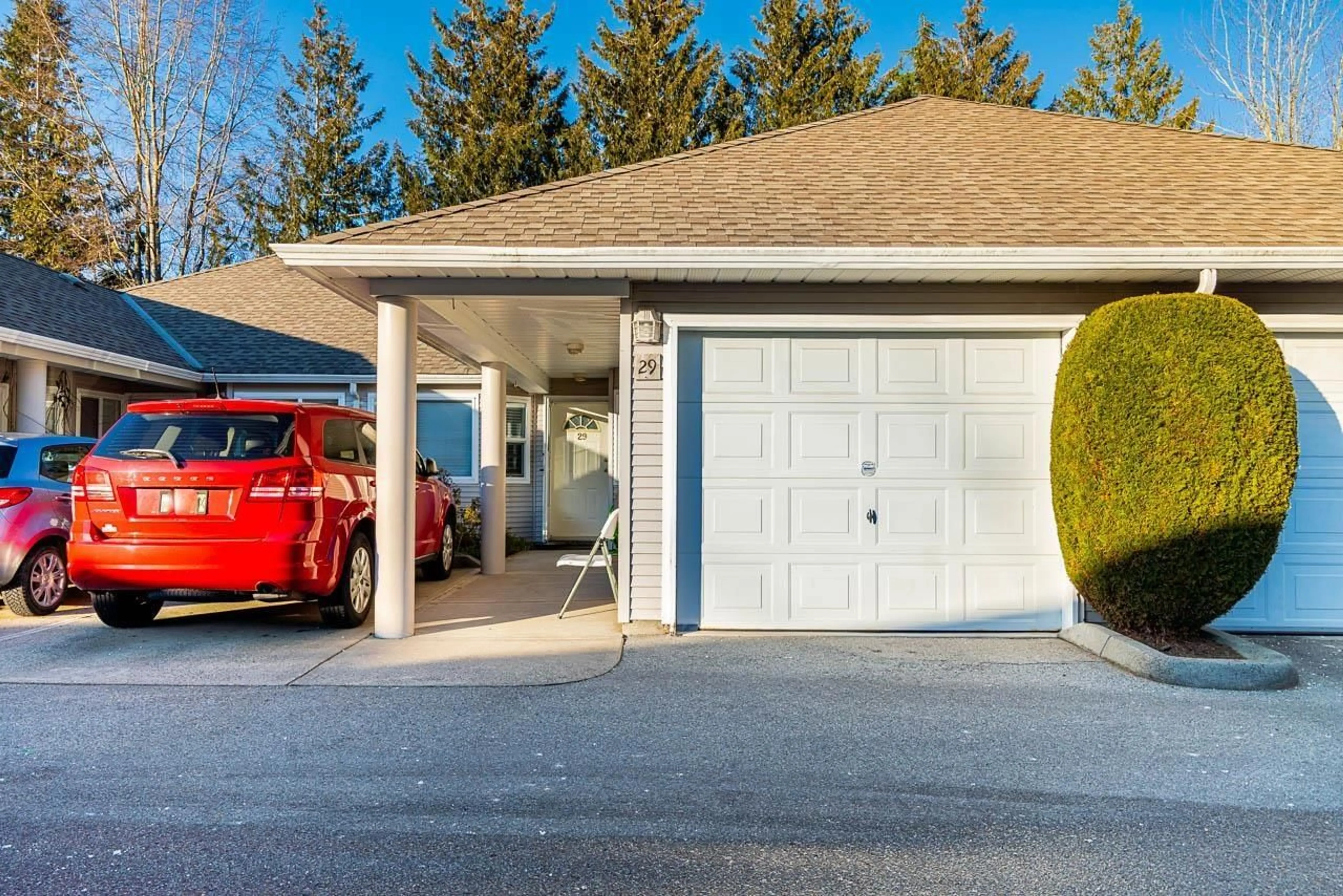 Indoor garage for 29 - 7127 124, Surrey British Columbia V3W3W9