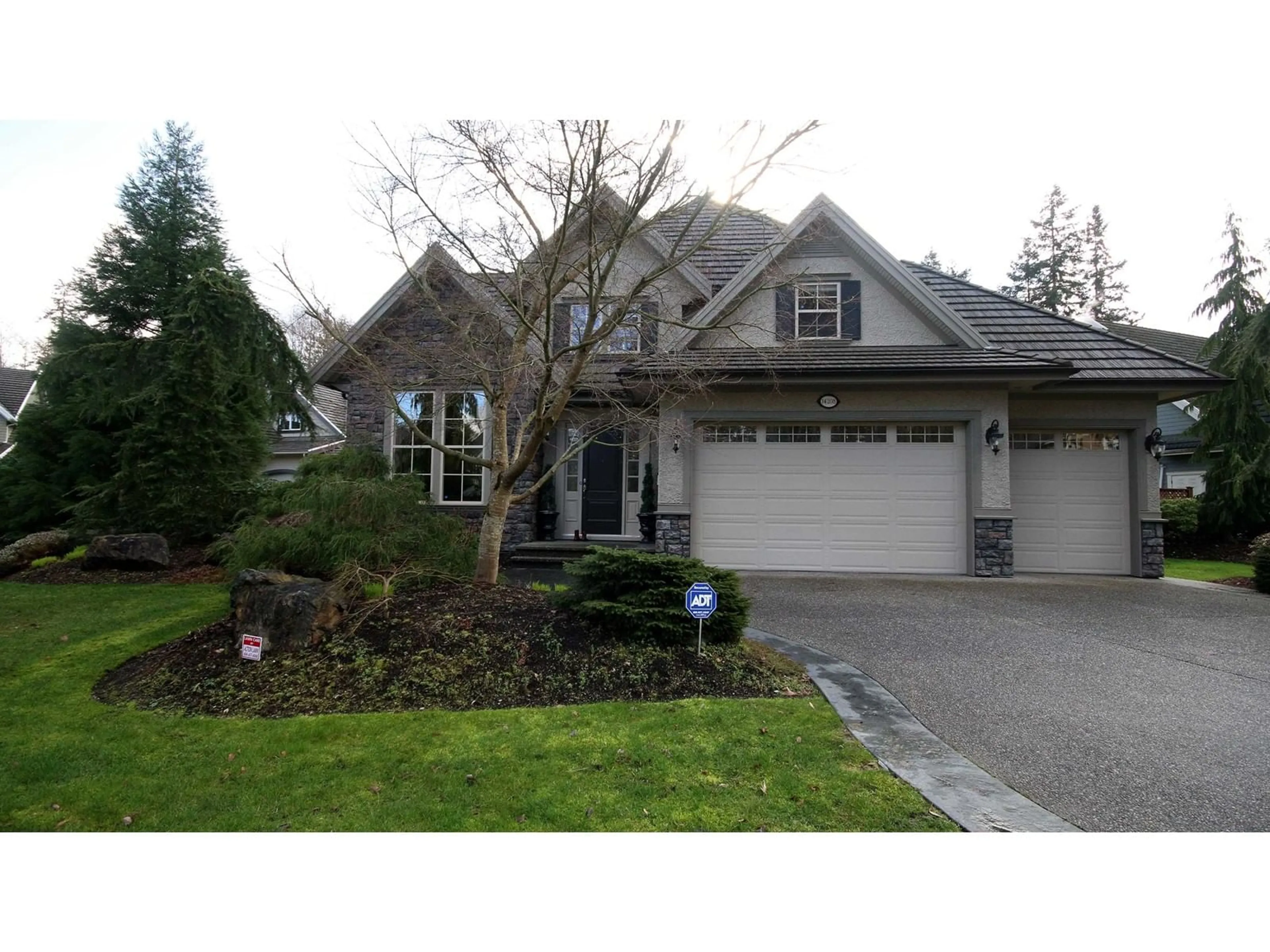 Home with vinyl exterior material, street for 14208 33 AVENUE, Surrey British Columbia V4P3L9