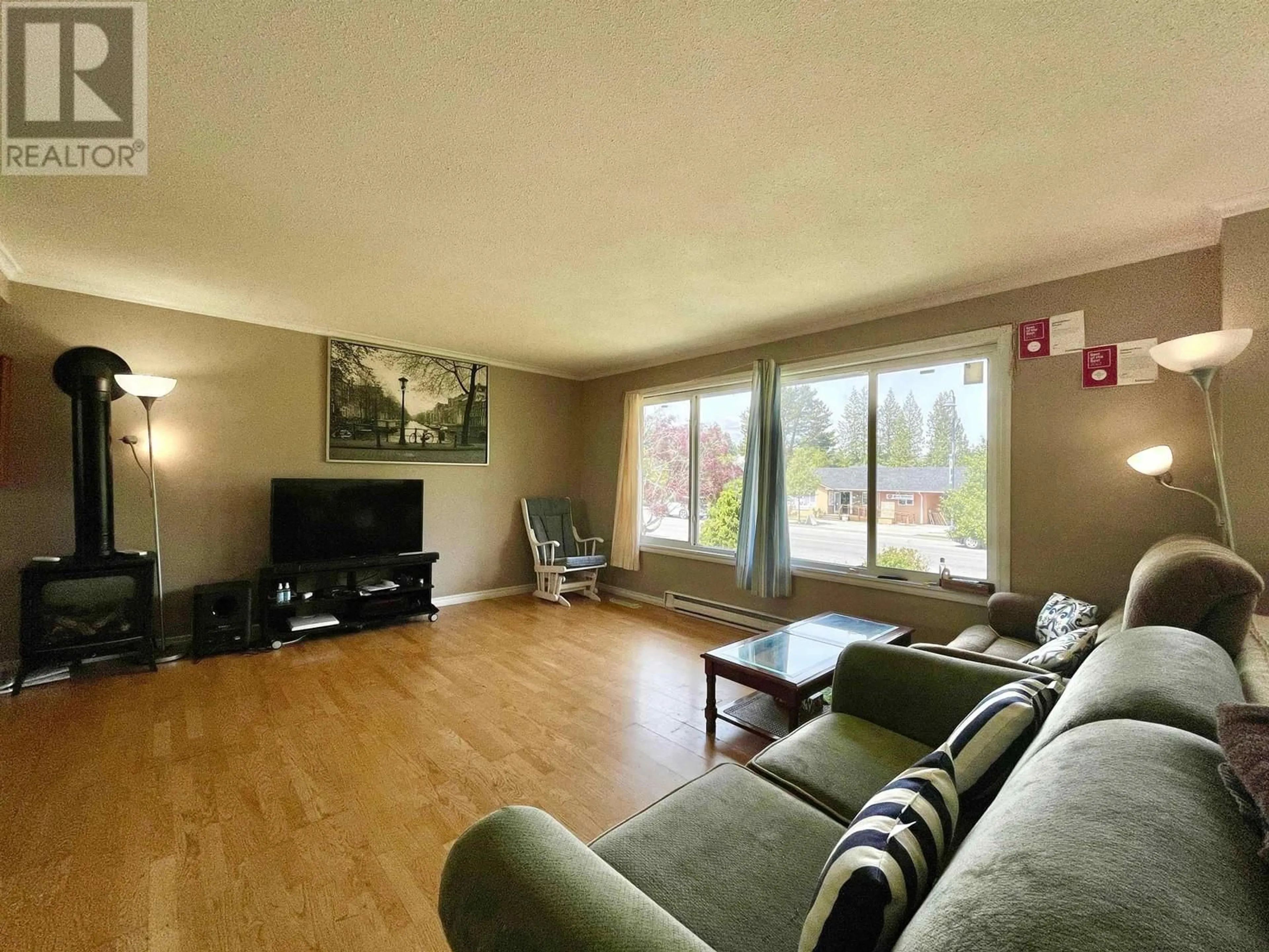 Living room with furniture, wood/laminate floor for 5693 DOLPHIN STREET, Sechelt British Columbia V0N3A0