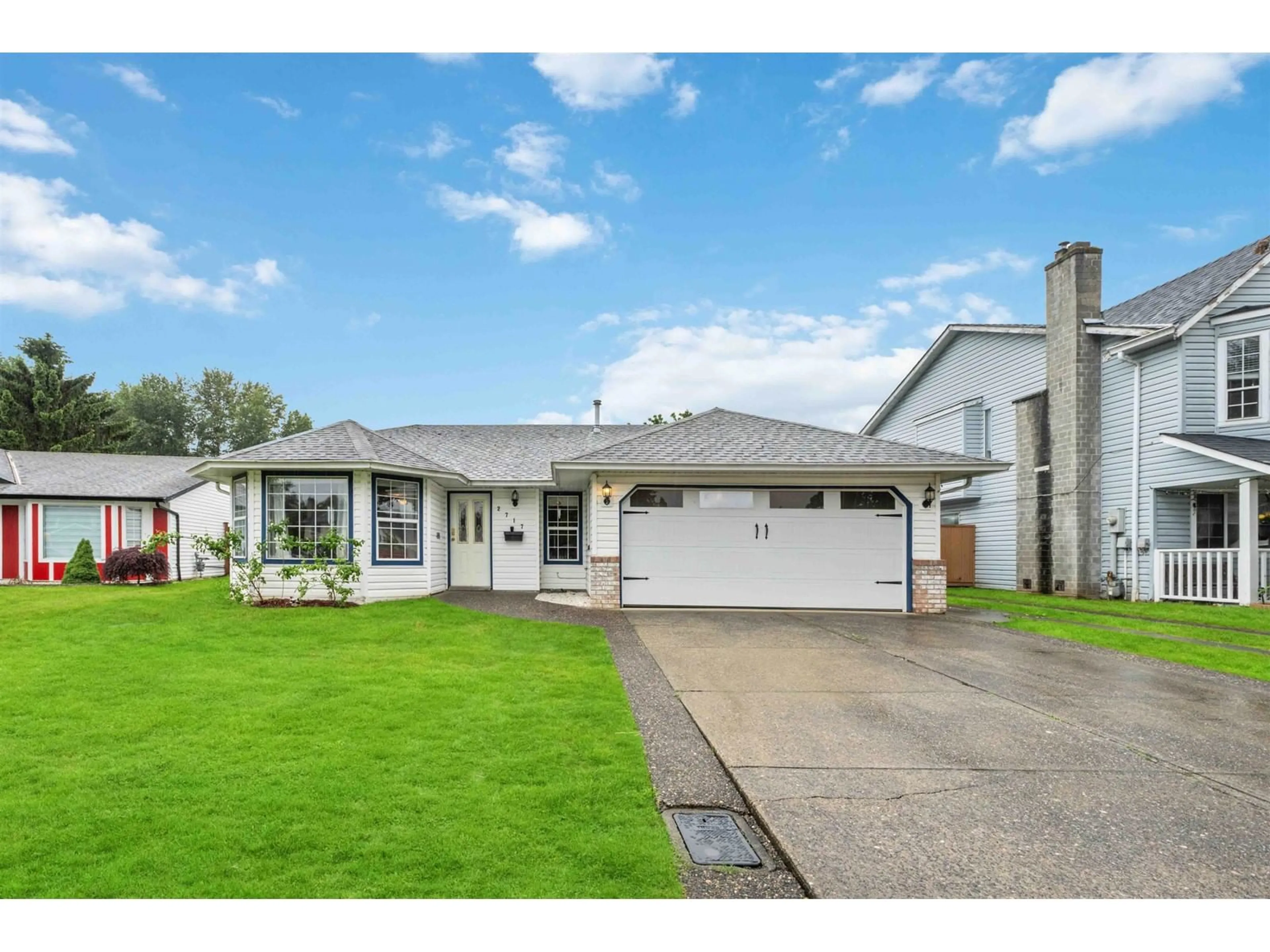 Home with vinyl exterior material, street for 2717 DEHAVILLAND, Abbotsford British Columbia V2T5L3