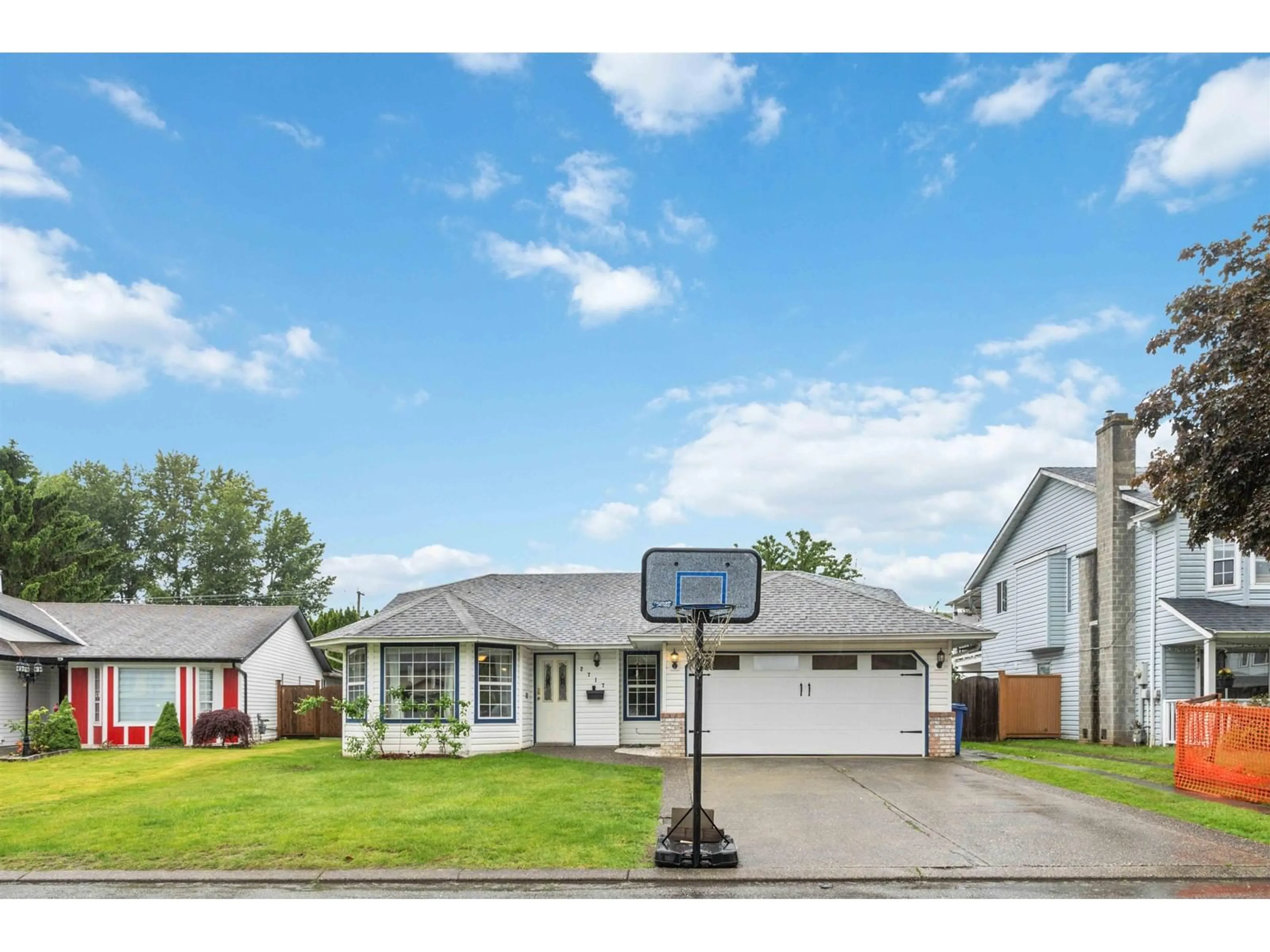 Home with vinyl exterior material, street for 2717 DEHAVILLAND, Abbotsford British Columbia V2T5L3