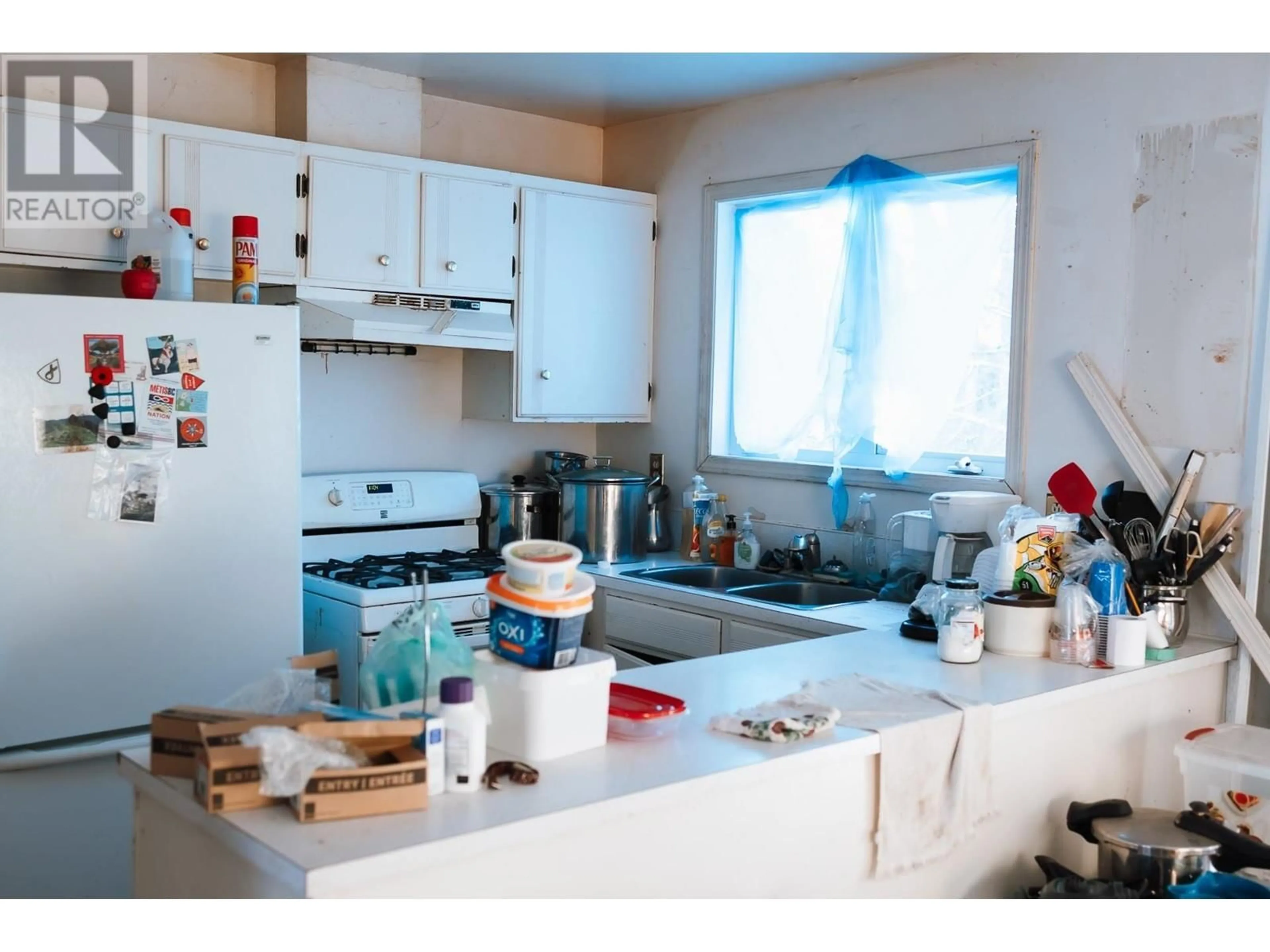 Standard kitchen, wood/laminate floor for 3148 POYNER CRESCENT, Prince George British Columbia V2K1Y1