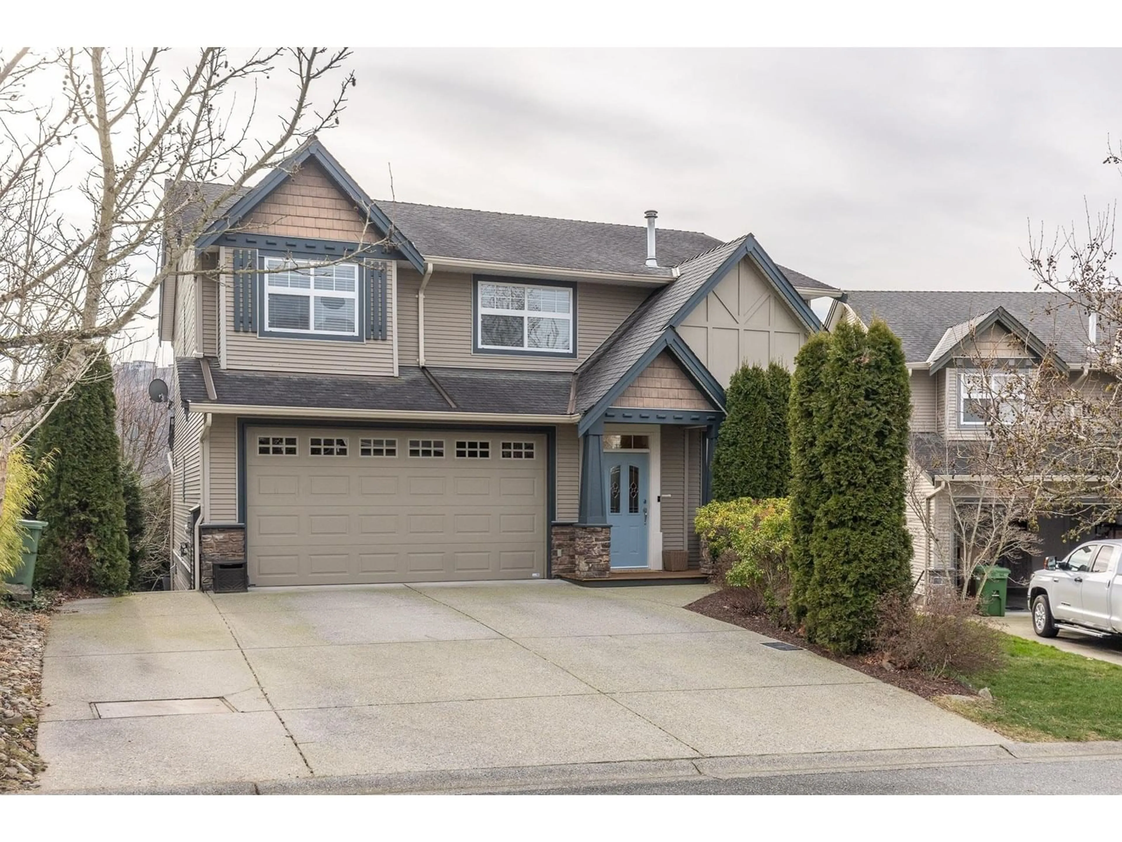 Home with vinyl exterior material, street for 35562 ALLISON COURT, Abbotsford British Columbia V3G3B7