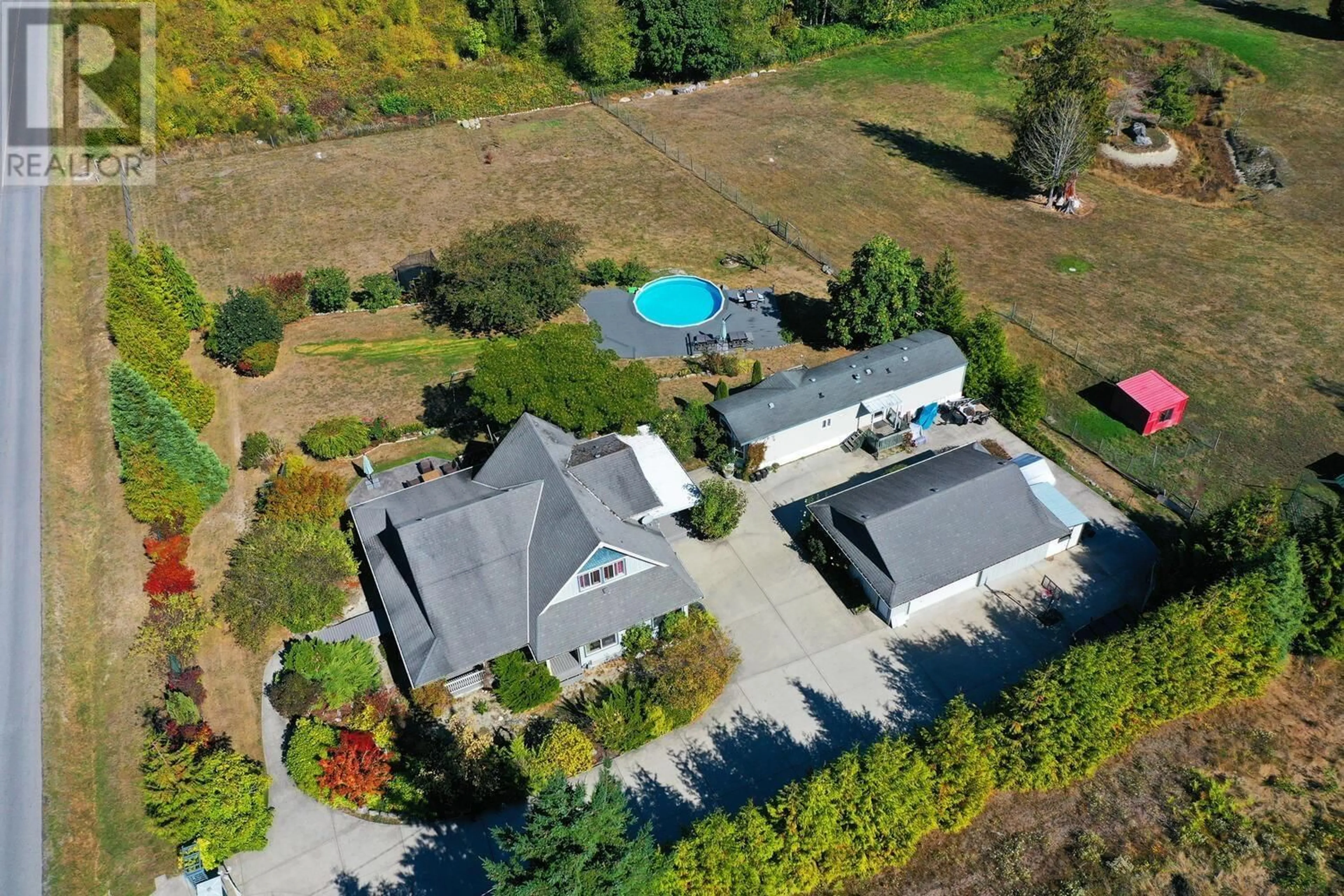 A pic from outside/outdoor area/front of a property/back of a property/a pic from drone, unknown for 6352 SANDPIPER ROAD, Sechelt British Columbia V7Z0L1