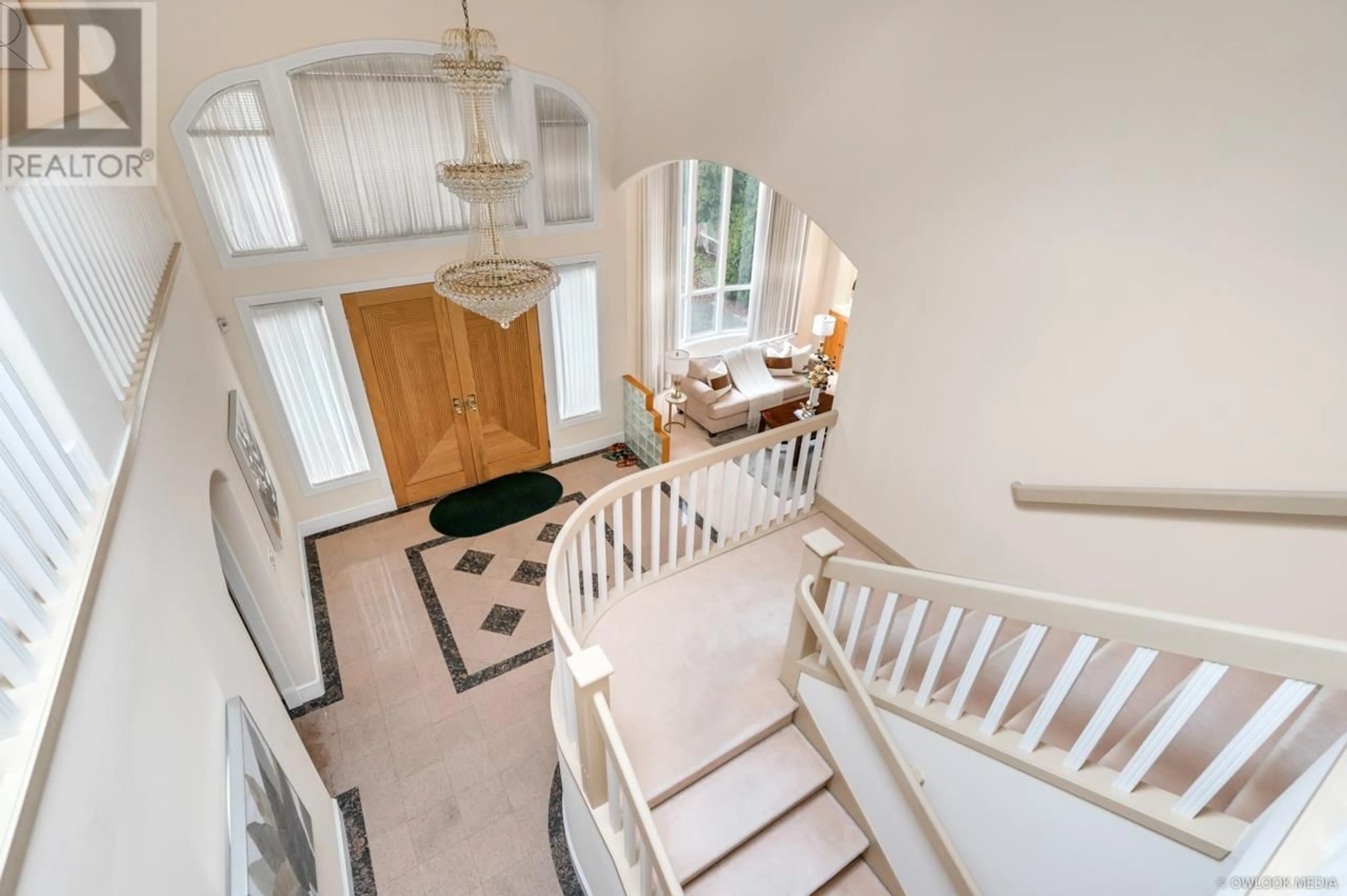 Indoor foyer for 8100 MINLER ROAD, Richmond British Columbia V7C3T7