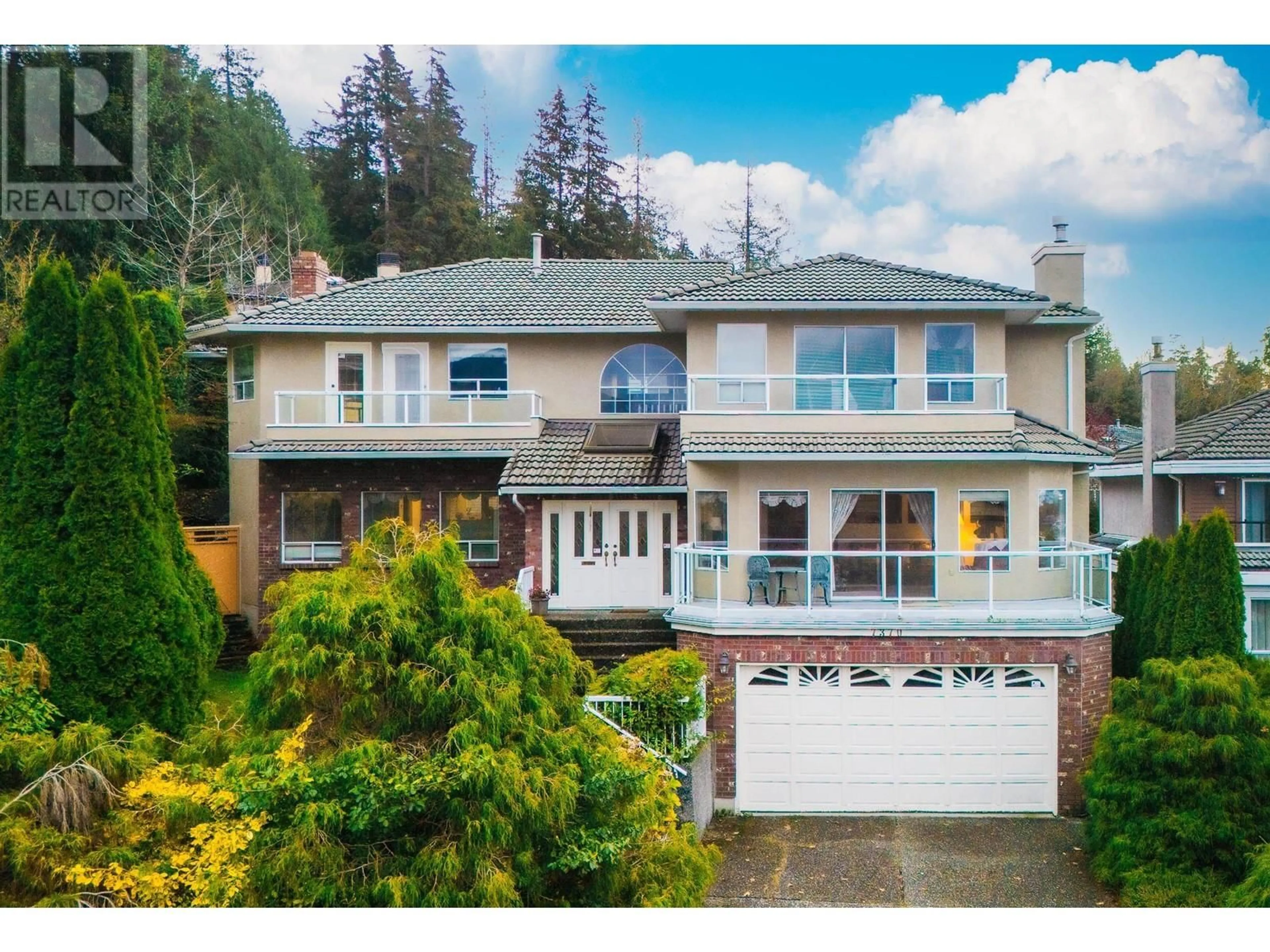 A pic from outside/outdoor area/front of a property/back of a property/a pic from drone, unknown for 7370 PANDORA STREET, Burnaby British Columbia V5A1B9