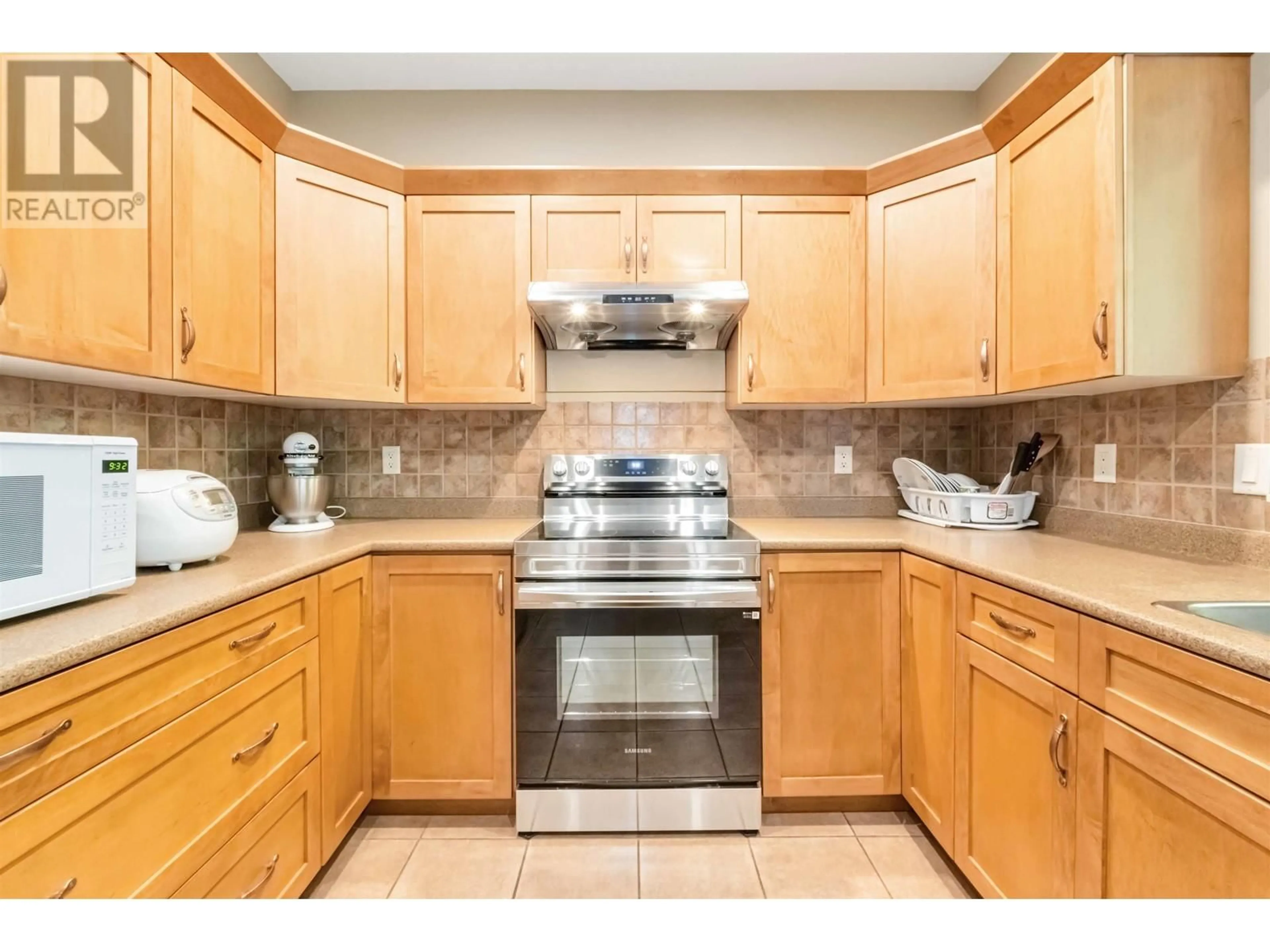 Standard kitchen, ceramic/tile floor for 12168 MCMYN AVENUE, Pitt Meadows British Columbia V3Y2S4