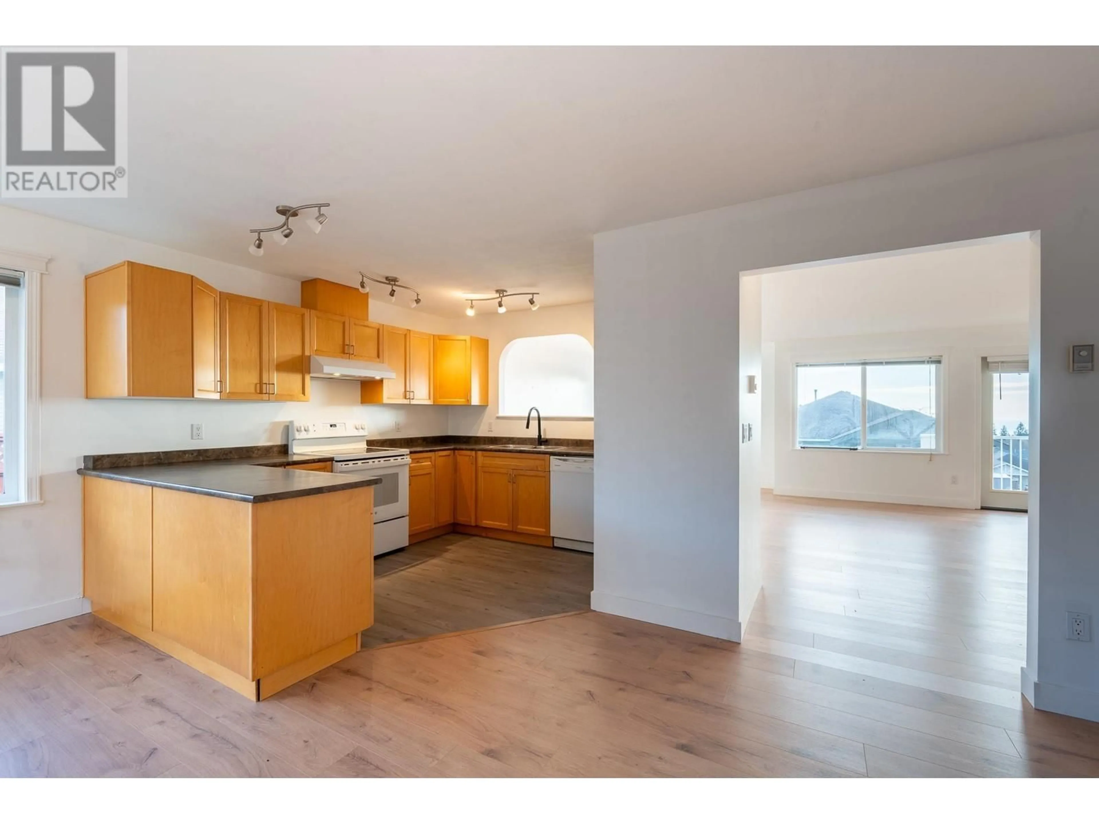 Open concept kitchen, wood/laminate floor for 5683 EMILY WAY, Sechelt British Columbia V7Z0N5