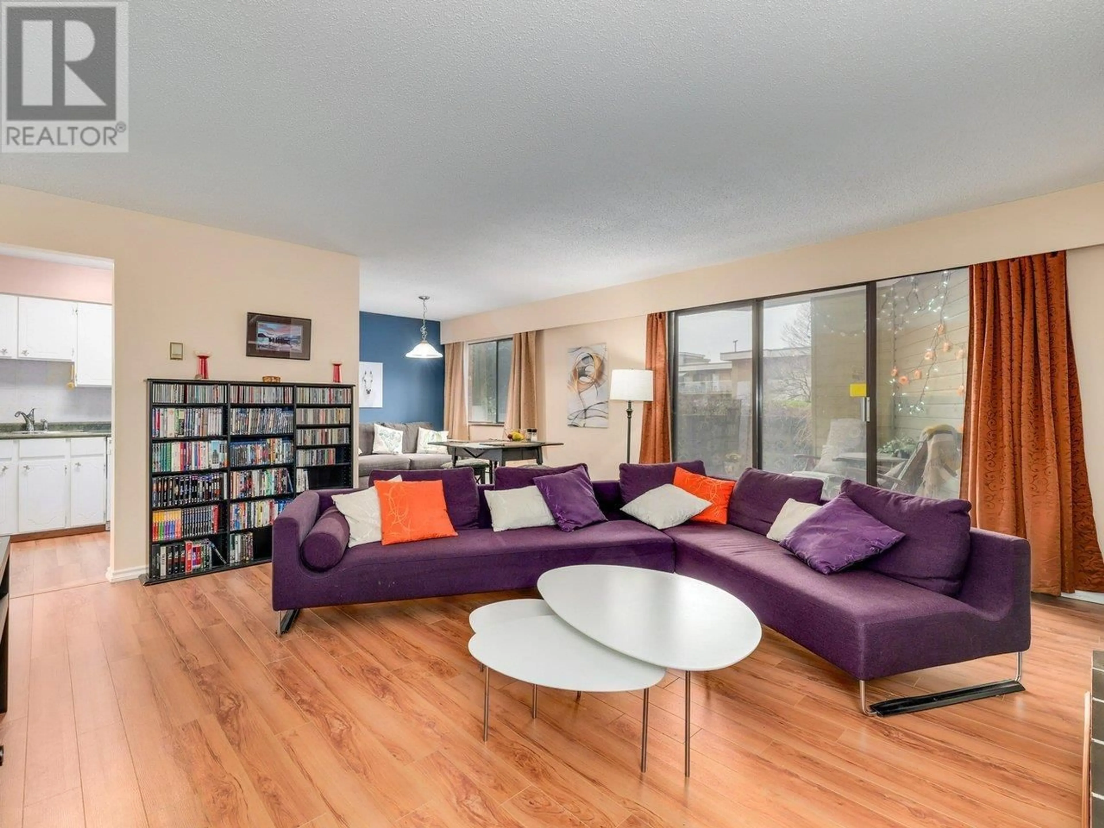 Living room with furniture, wood/laminate floor for 105 327 NINTH STREET, New Westminster British Columbia V3M3V8